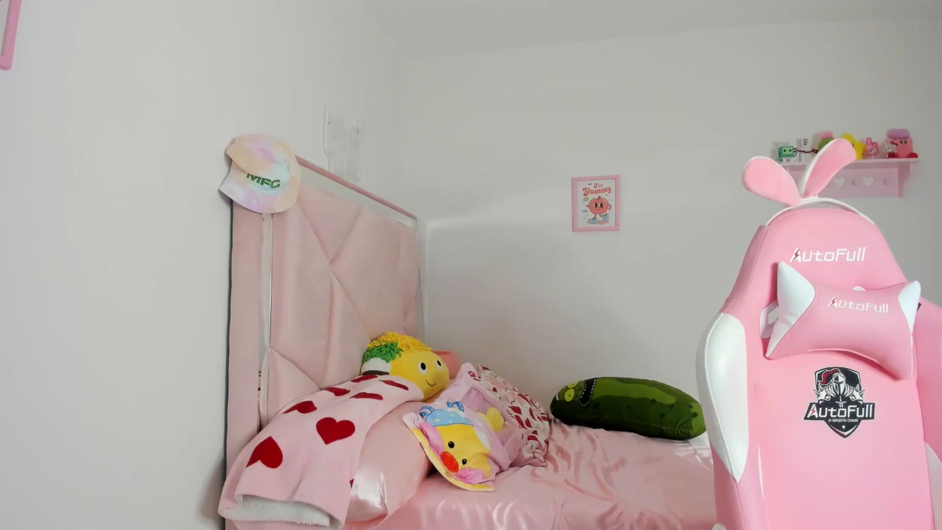 Gallery image thumbnail from Cherrycute666's myfreecams stream on, 04/28/2024, 08:25 image 6 of 20
