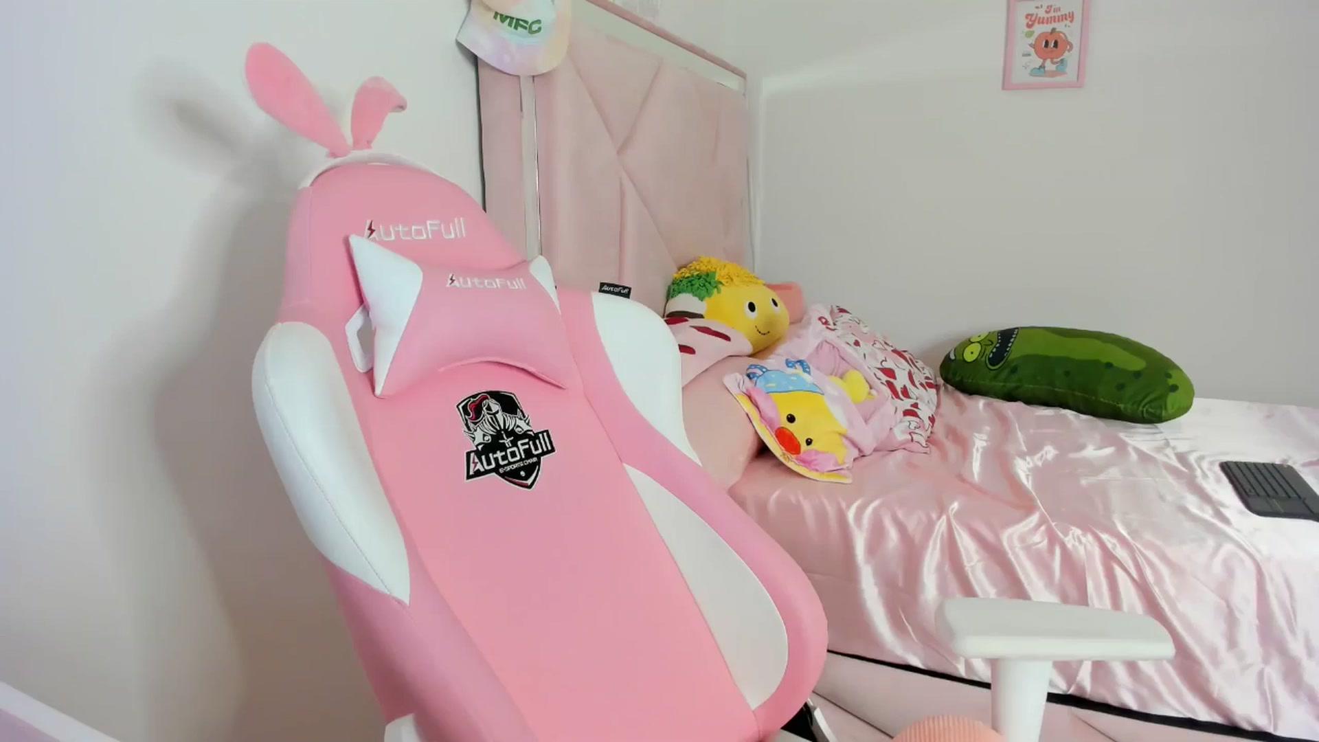 Gallery image thumbnail from Cherrycute666's myfreecams stream on, 04/28/2024, 08:25 image 8 of 20