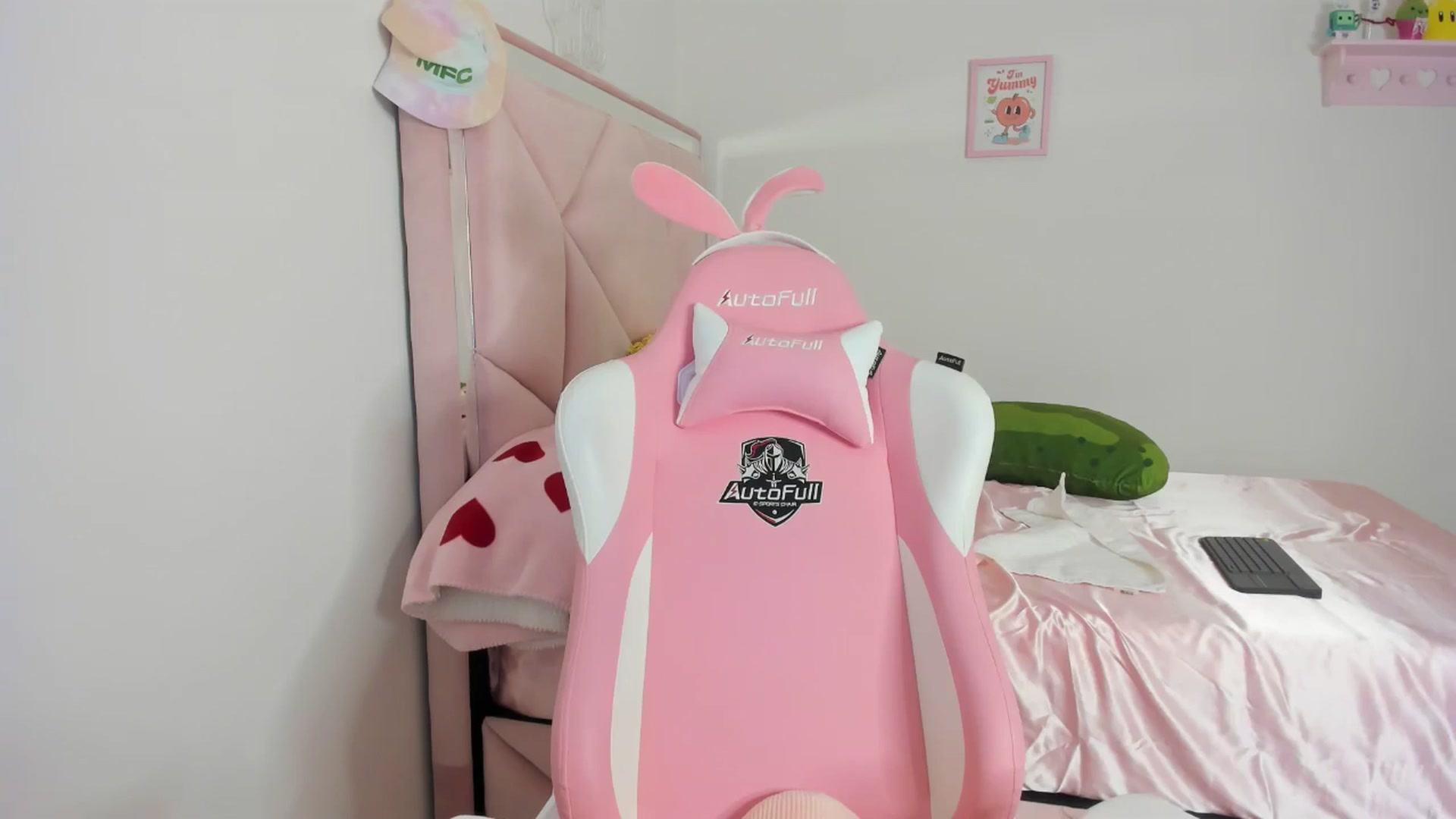 Gallery image thumbnail from Cherrycute666's myfreecams stream on, 04/28/2024, 08:25 image 2 of 20