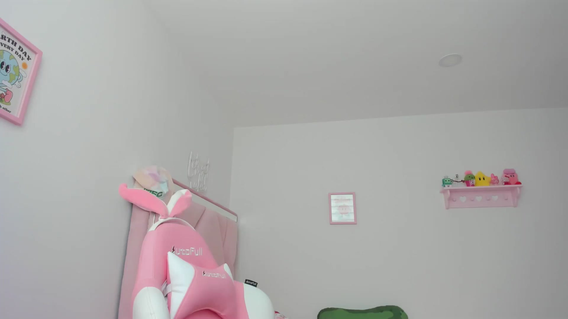 Gallery image thumbnail from Cherrycute666's myfreecams stream on, 04/28/2024, 20:24 image 16 of 20