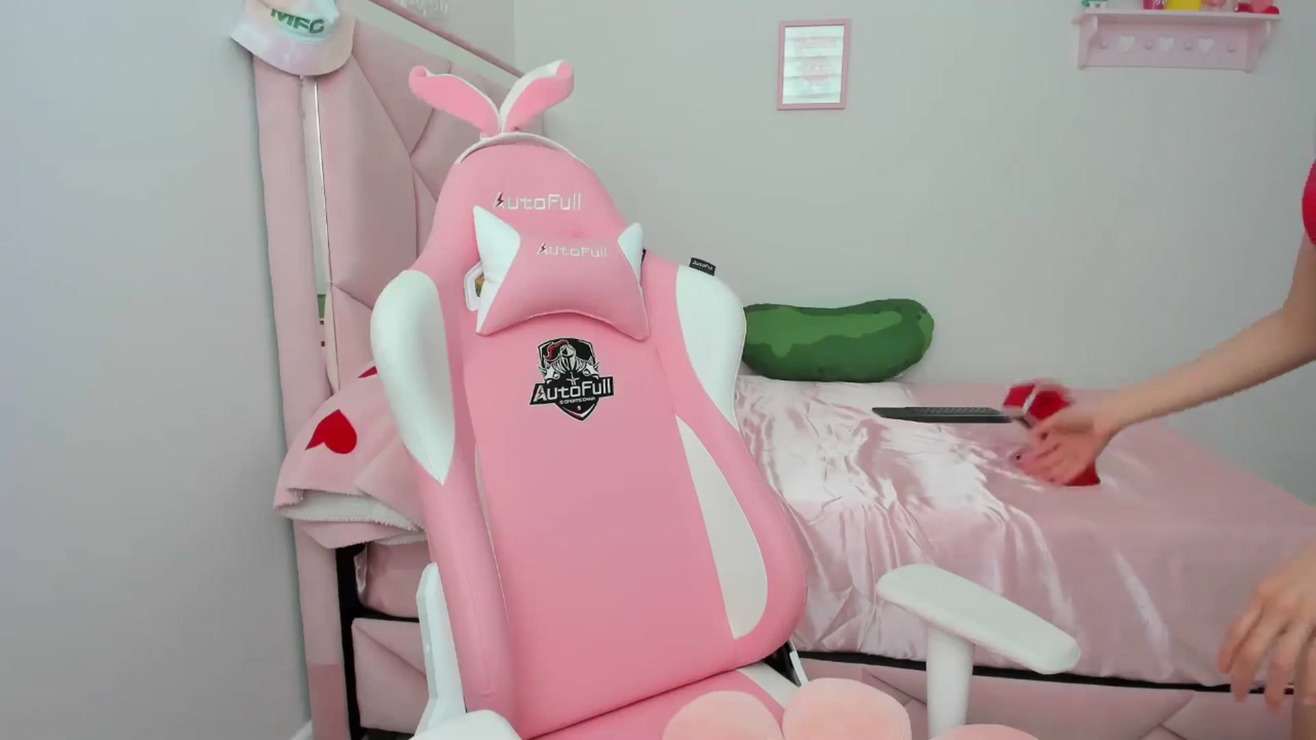 Gallery image thumbnail from Cherrycute666's myfreecams stream on, 04/28/2024, 20:24 image 9 of 20