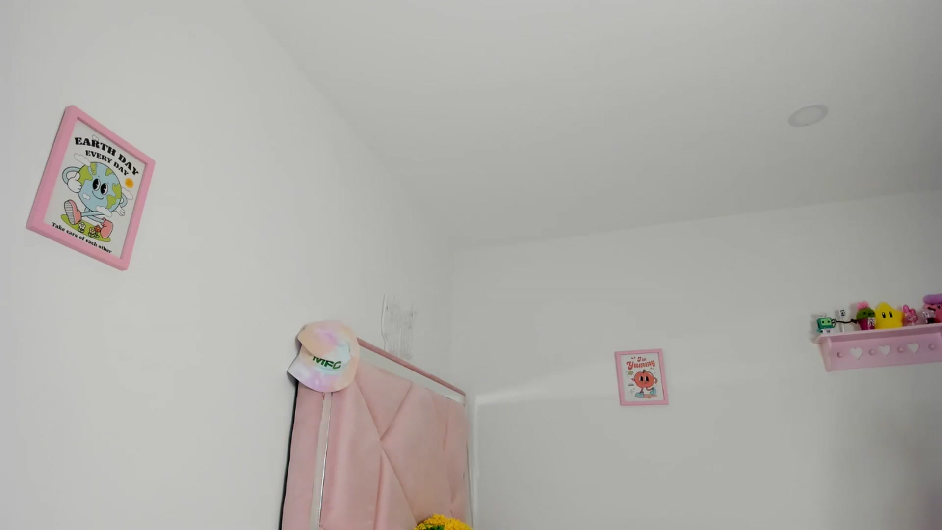 Gallery image thumbnail from Cherrycute666's myfreecams stream on, 04/29/2024, 01:56 image 20 of 20