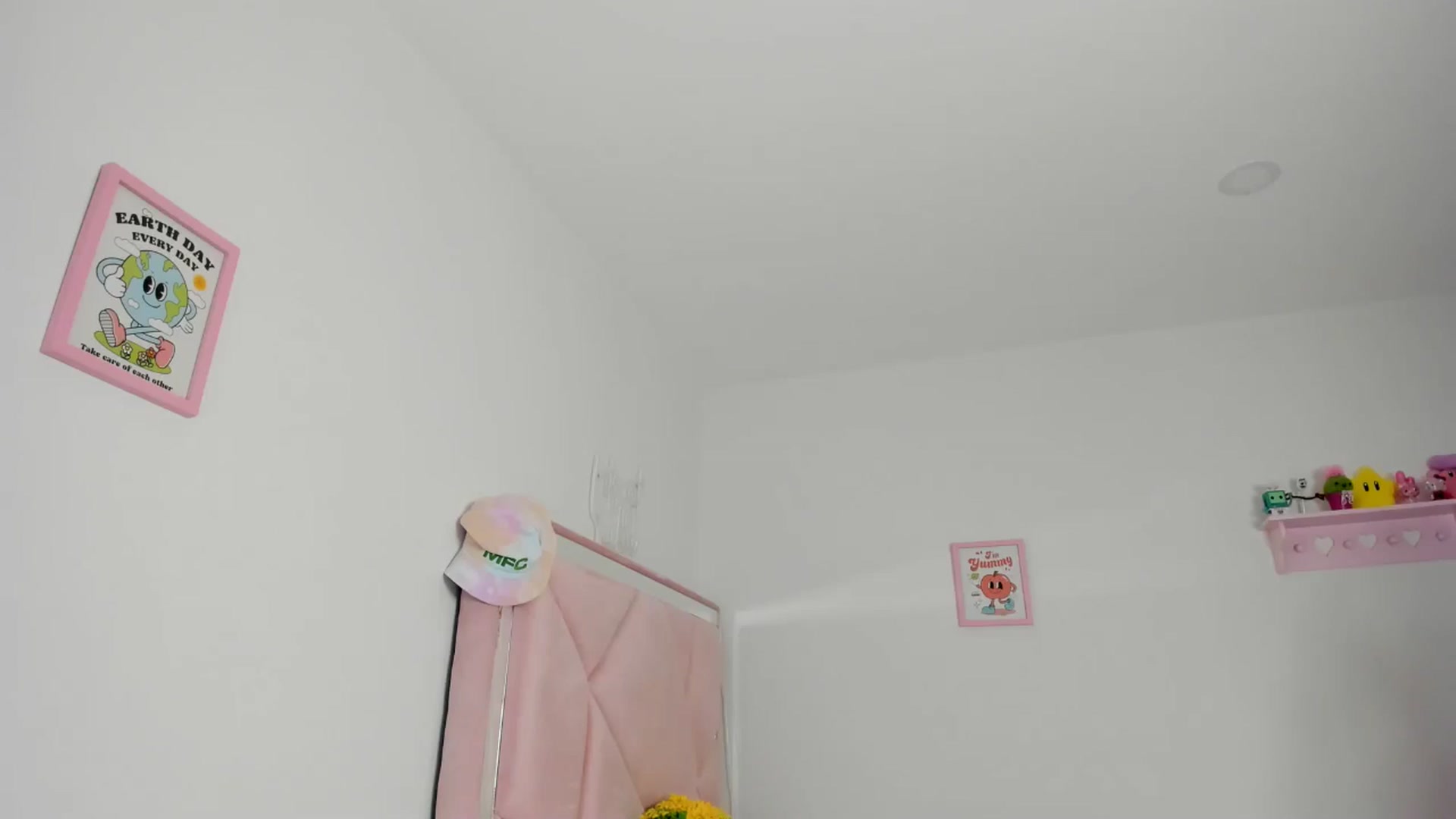 Gallery image thumbnail from Cherrycute666's myfreecams stream on, 04/29/2024, 03:00 image 10 of 20
