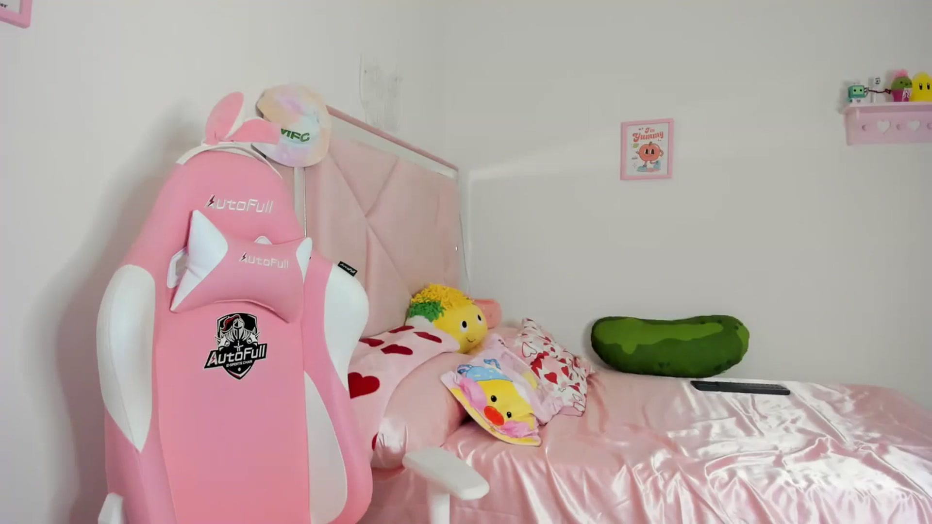 Gallery image thumbnail from Cherrycute666's myfreecams stream on, 04/29/2024, 06:23 image 6 of 20