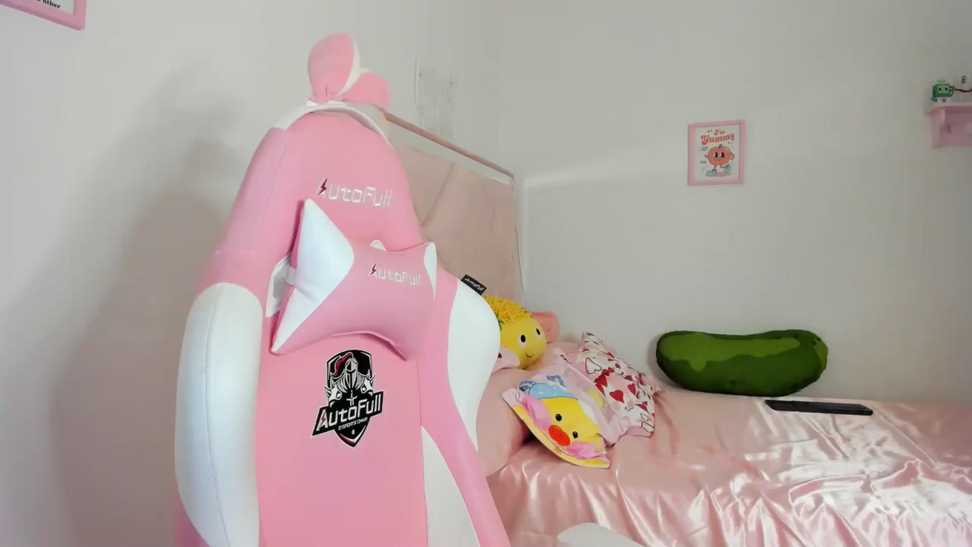 Gallery image thumbnail from Cherrycute666's myfreecams stream on, 04/29/2024, 06:23 image 3 of 20