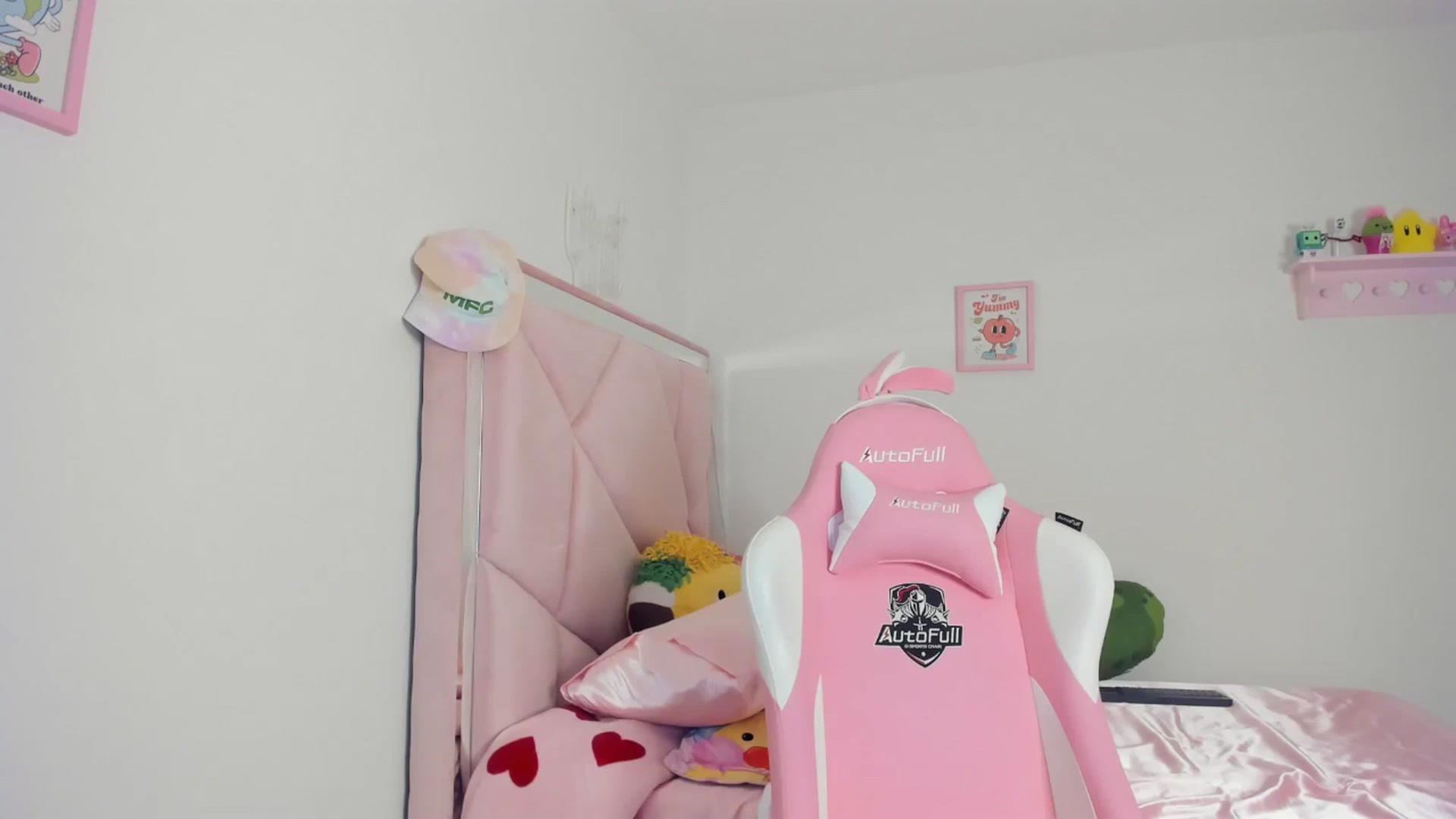 Gallery image thumbnail from Cherrycute666's myfreecams stream on, 04/29/2024, 06:37 image 12 of 20