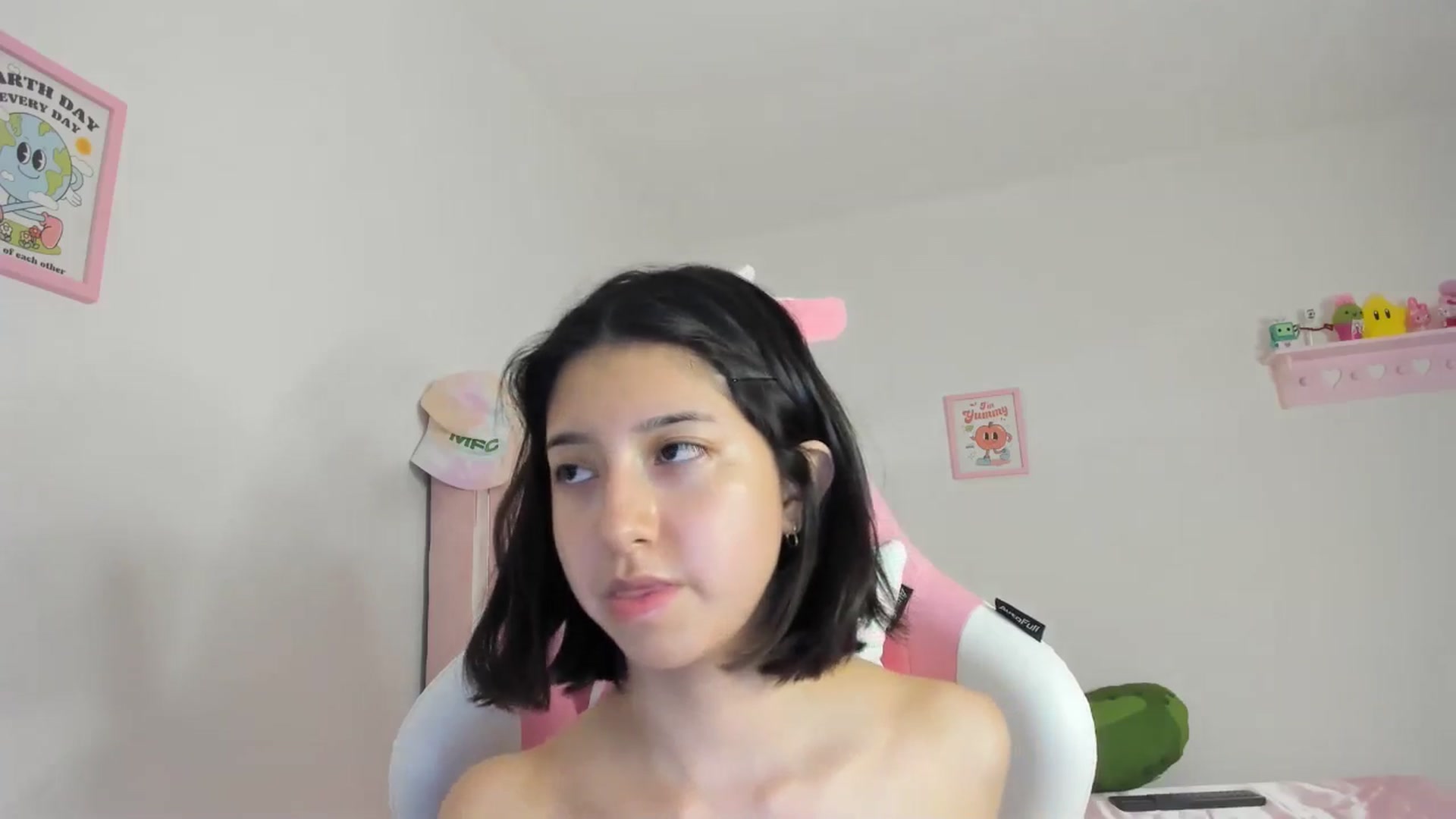 Gallery image thumbnail from Cherrycute666's myfreecams stream on, 04/29/2024, 07:35 image 5 of 20