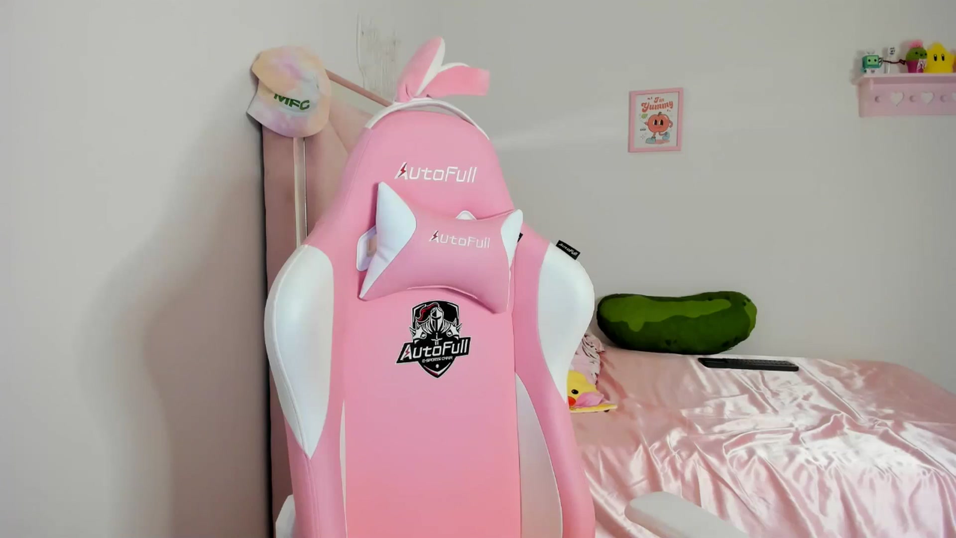 Gallery image thumbnail from Cherrycute666's myfreecams stream on, 04/29/2024, 07:35 image 12 of 20