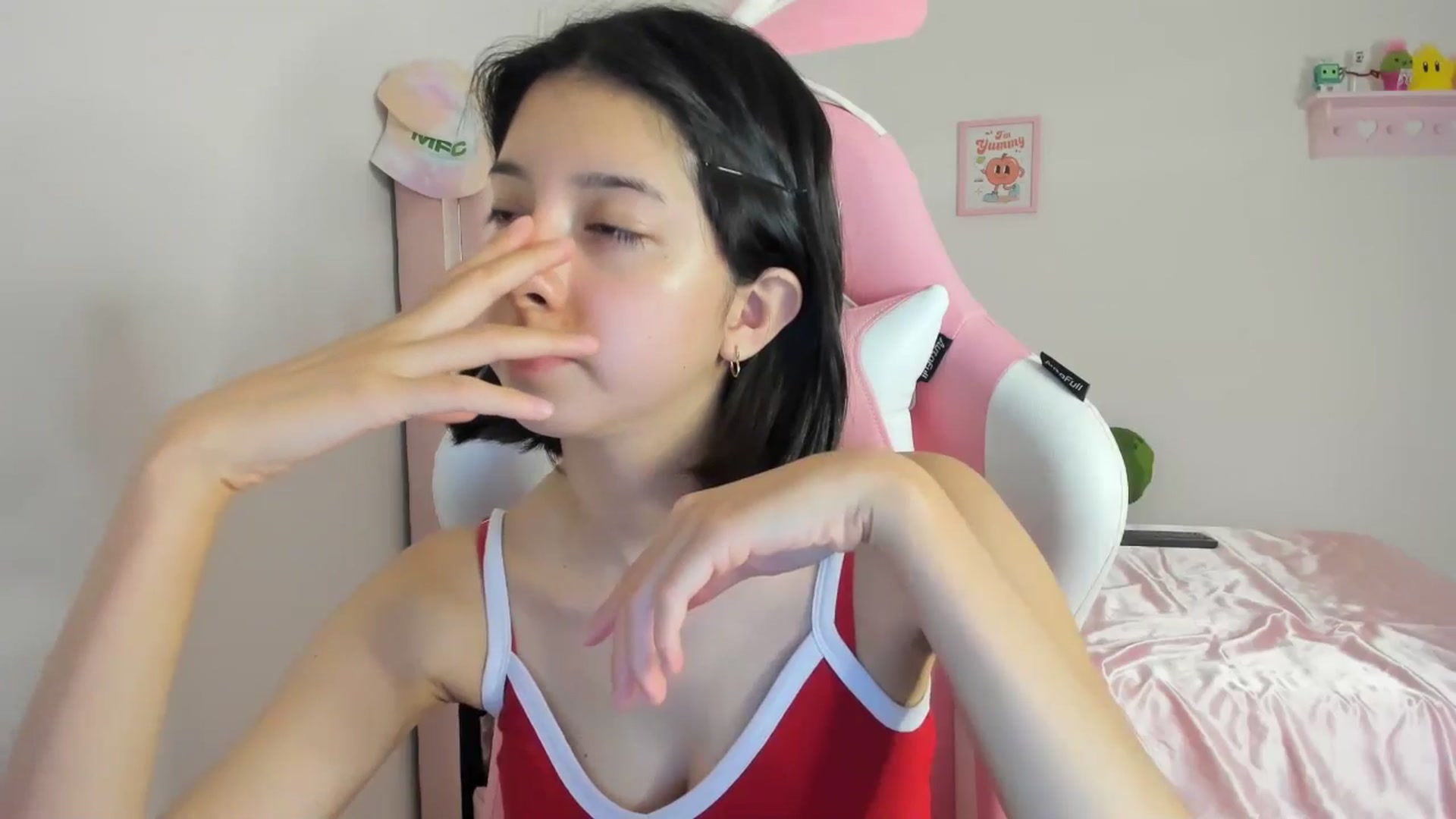 Gallery image thumbnail from Cherrycute666's myfreecams stream on, 04/29/2024, 07:35 image 10 of 20