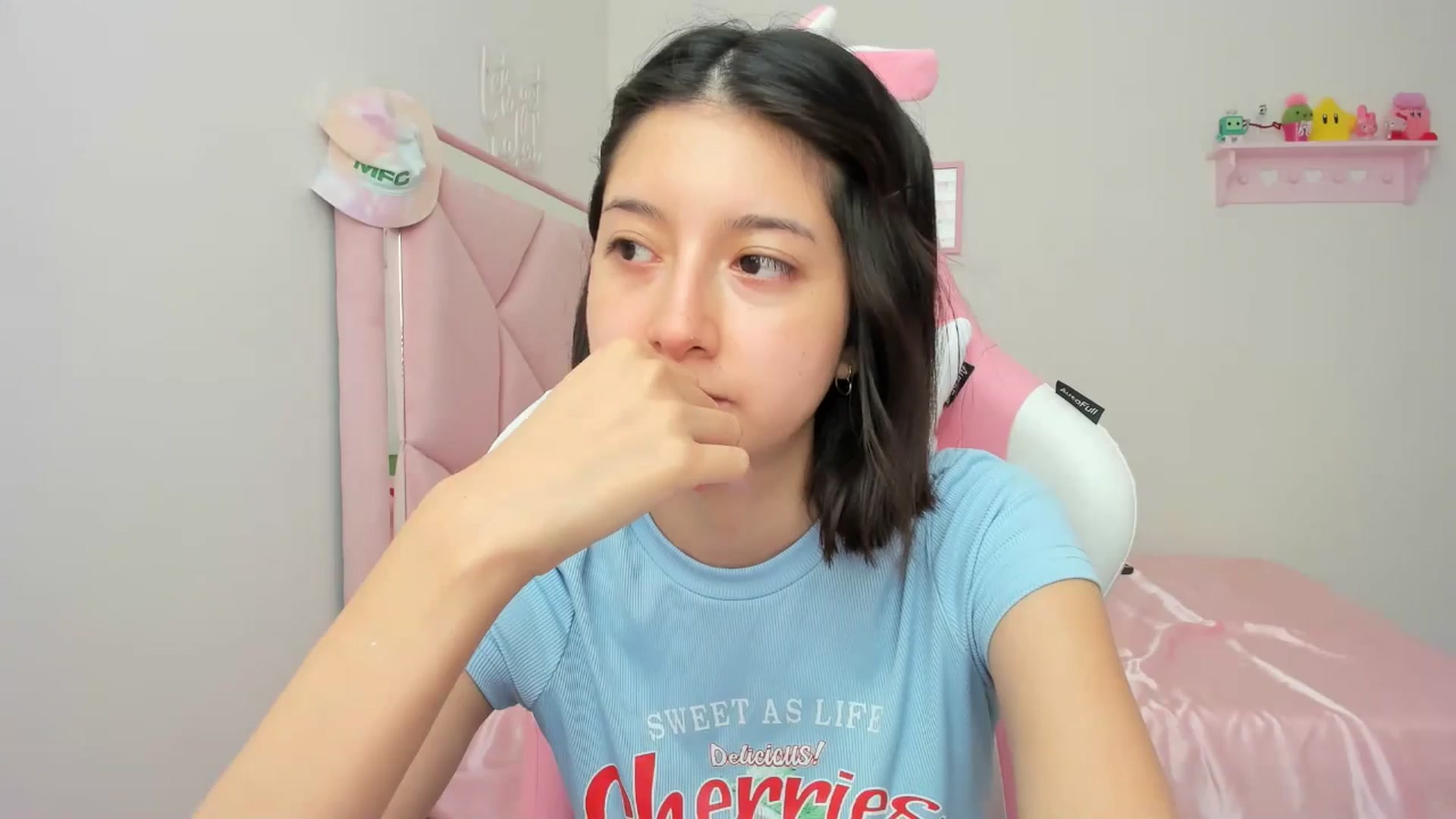 Gallery image thumbnail from Cherrycute666's myfreecams stream on, 04/29/2024, 19:26 image 14 of 20