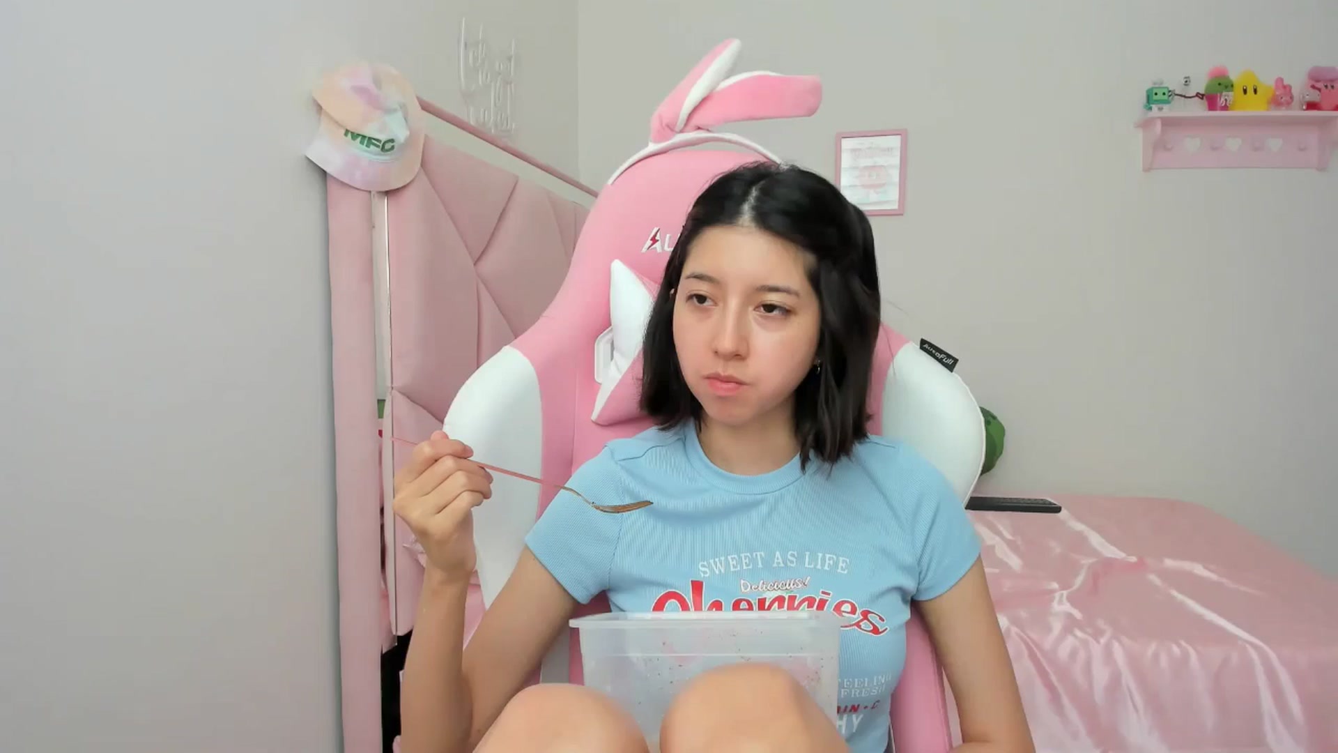Gallery image thumbnail from Cherrycute666's myfreecams stream on, 04/29/2024, 19:26 image 5 of 20