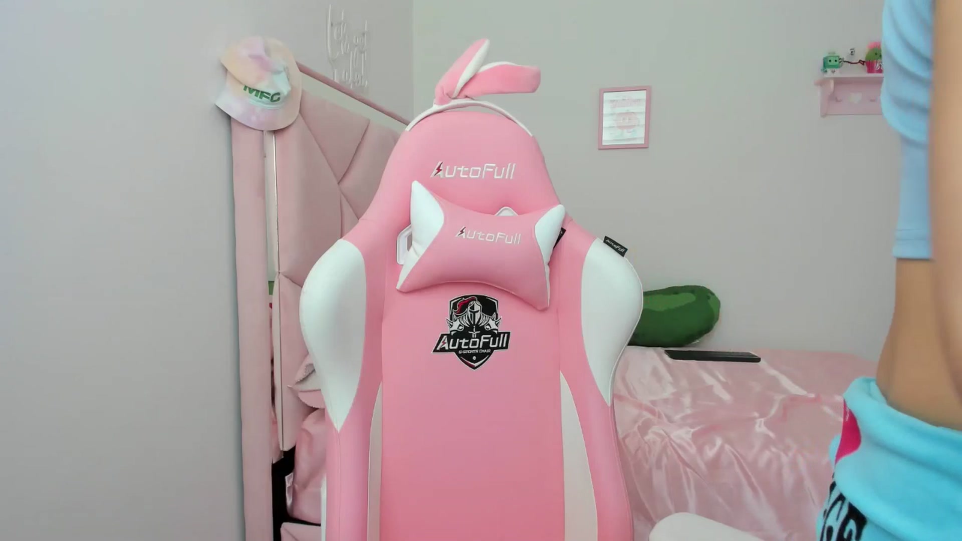 Gallery image thumbnail from Cherrycute666's myfreecams stream on, 04/29/2024, 19:26 image 9 of 20