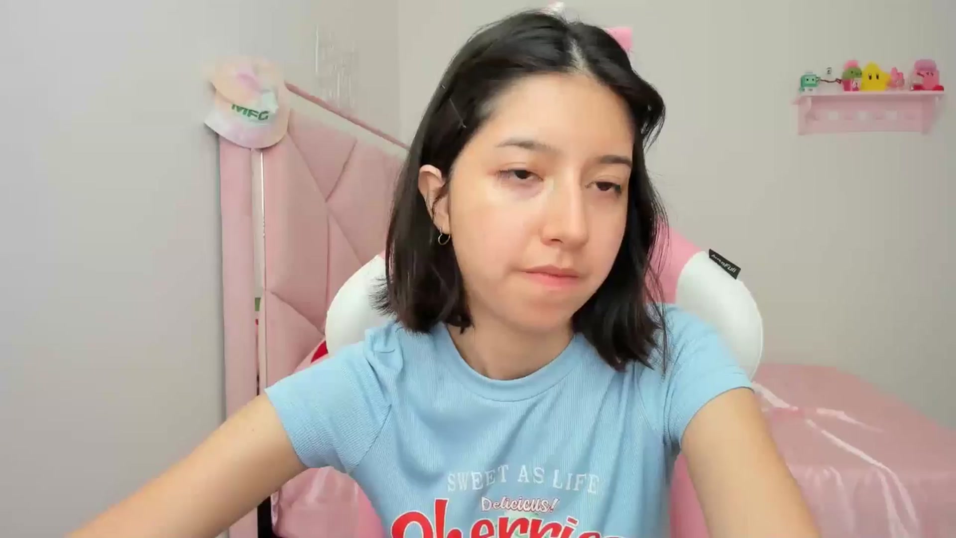 Gallery image thumbnail from Cherrycute666's myfreecams stream on, 04/29/2024, 19:26 image 15 of 20