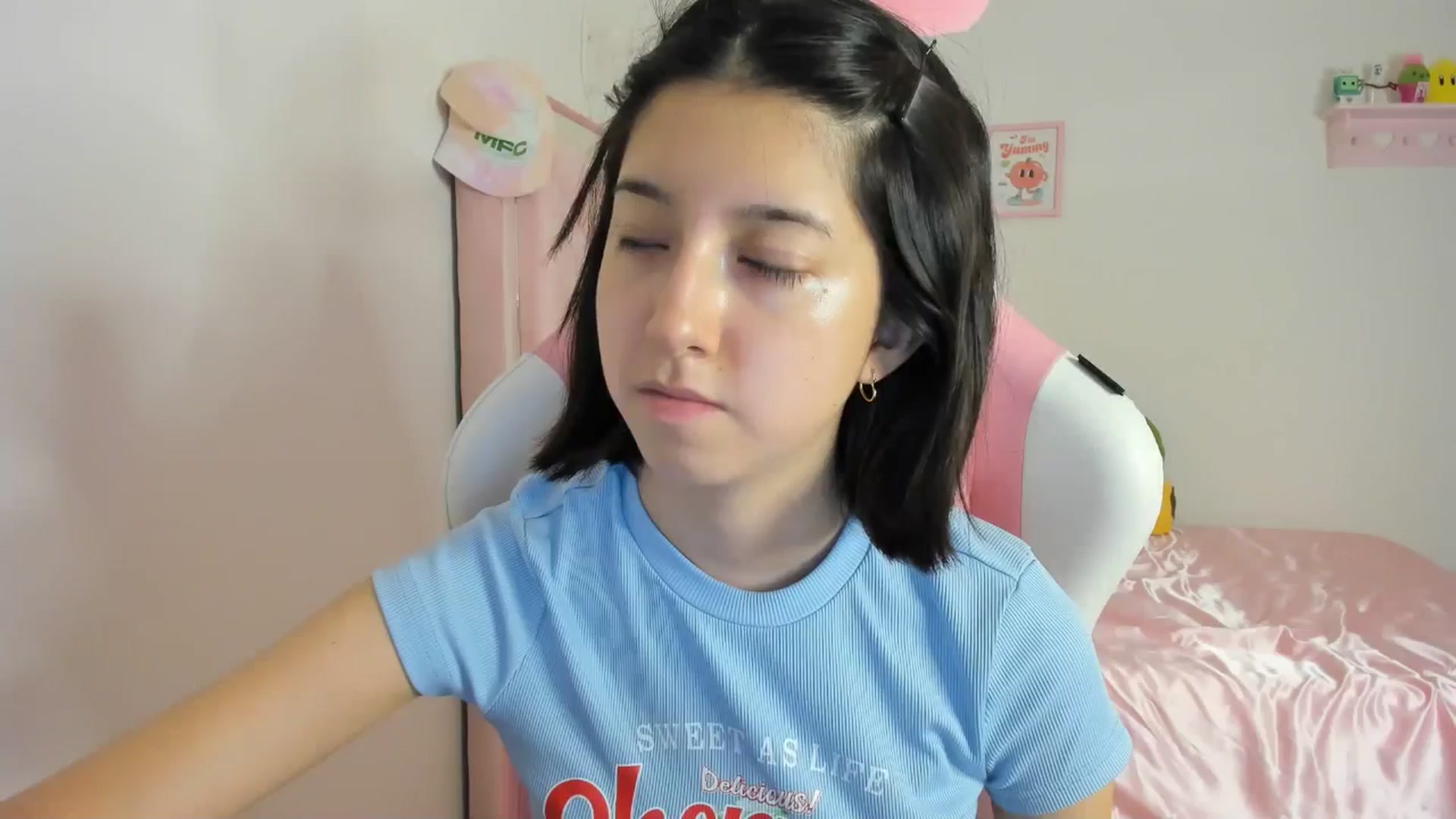 Gallery image thumbnail from Cherrycute666's myfreecams stream on, 04/30/2024, 05:58 image 8 of 20