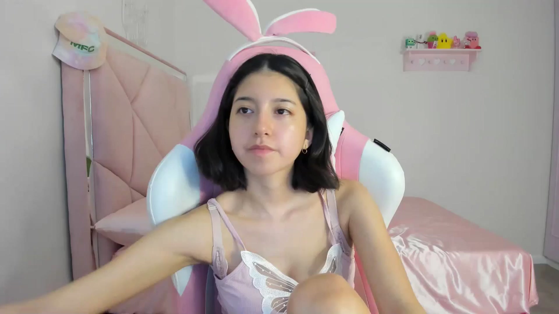 Gallery image thumbnail from Cherrycute666's myfreecams stream on, 05/01/2024, 01:28 image 1 of 20
