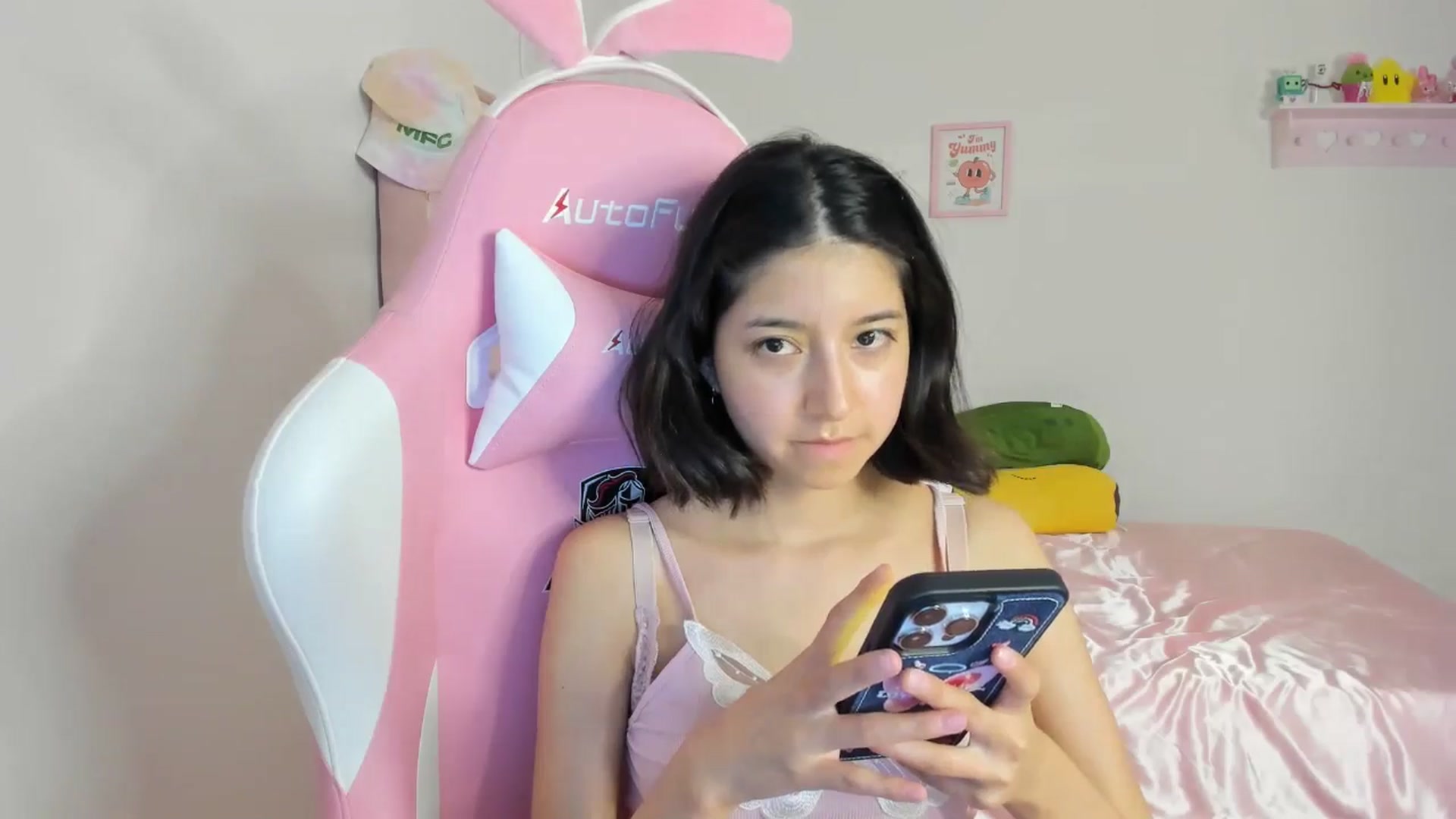 Gallery image thumbnail from Cherrycute666's myfreecams stream on, 05/01/2024, 01:28 image 11 of 20