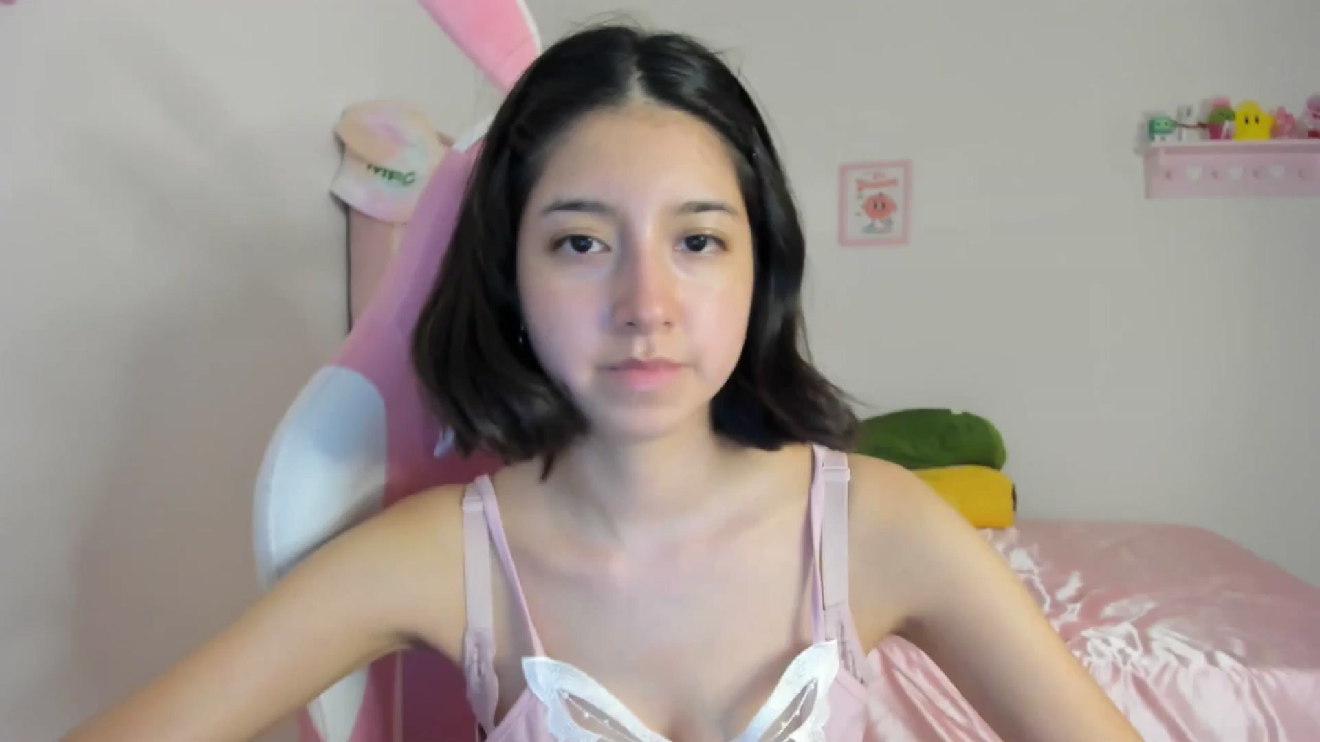 Gallery image thumbnail from Cherrycute666's myfreecams stream on, 05/01/2024, 01:28 image 10 of 20