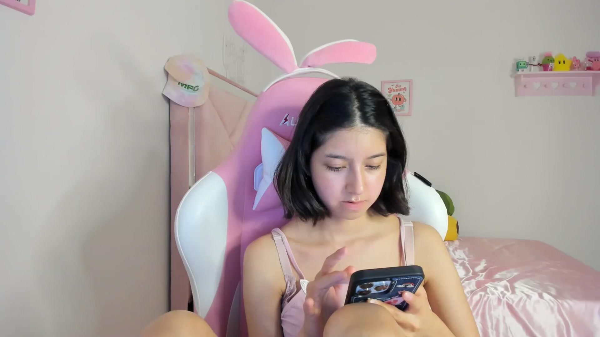 Gallery image thumbnail from Cherrycute666's myfreecams stream on, 05/01/2024, 01:28 image 18 of 20