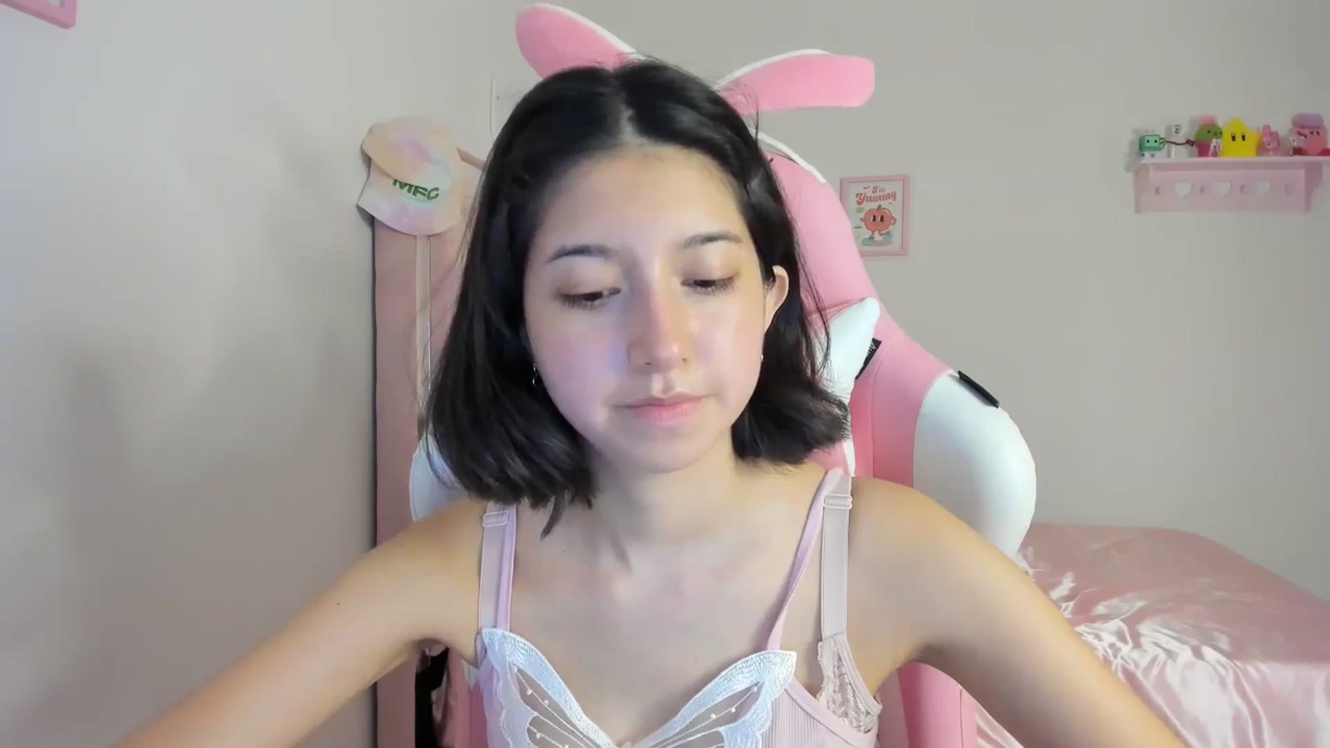 Gallery image thumbnail from Cherrycute666's myfreecams stream on, 05/01/2024, 05:33 image 16 of 20