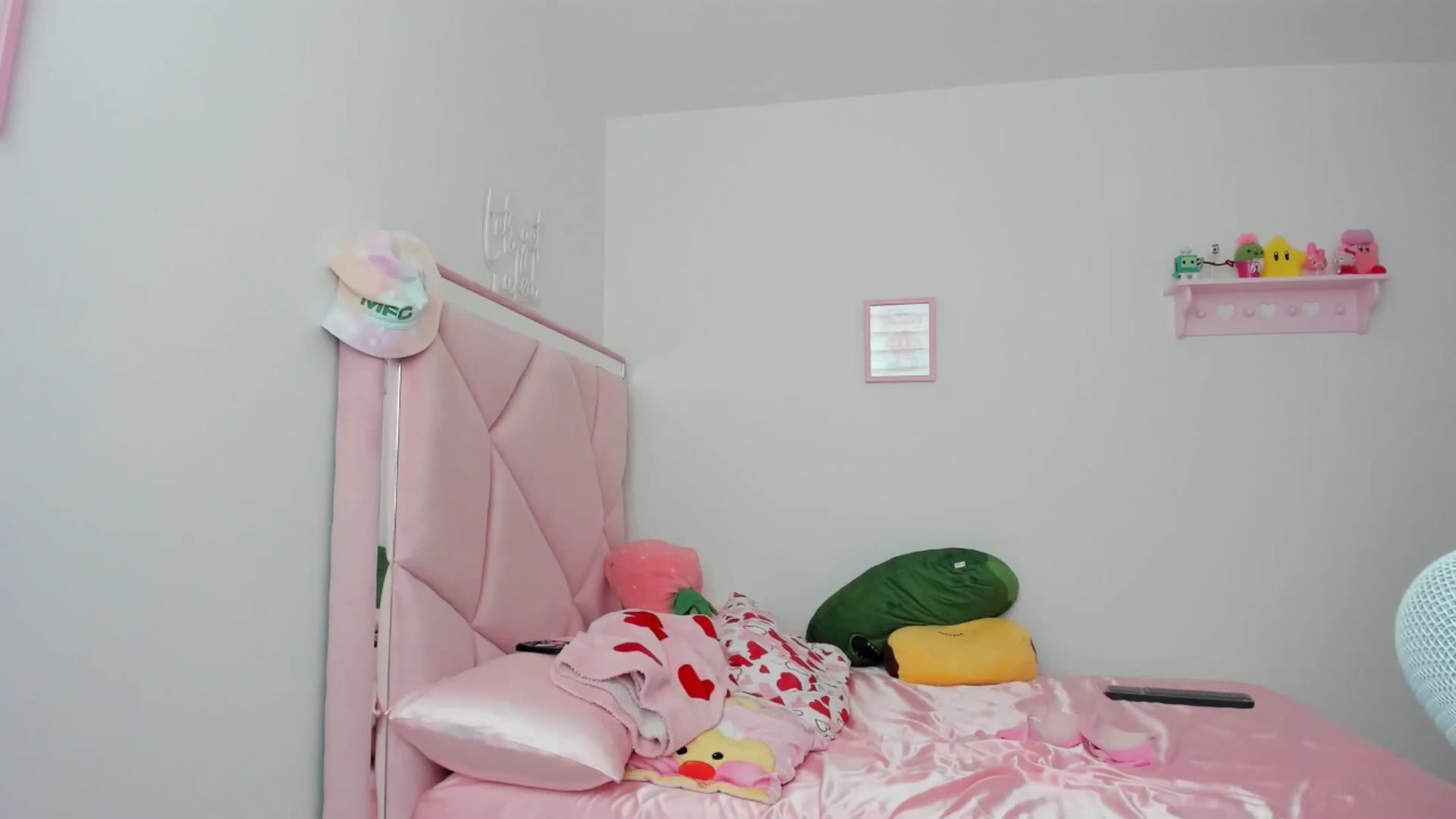 Gallery image thumbnail from Cherrycute666's myfreecams stream on, 05/01/2024, 20:05 image 5 of 20