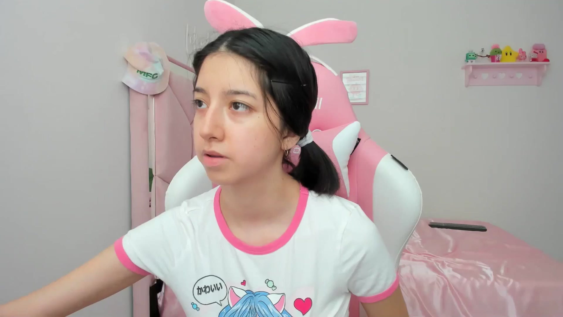 Gallery image thumbnail from Cherrycute666's myfreecams stream on, 05/01/2024, 20:05 image 6 of 20