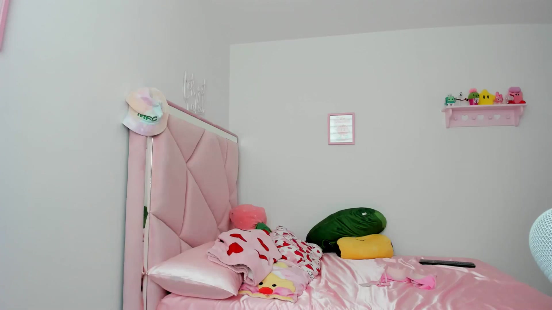 Gallery image thumbnail from Cherrycute666's myfreecams stream on, 05/01/2024, 20:05 image 2 of 20