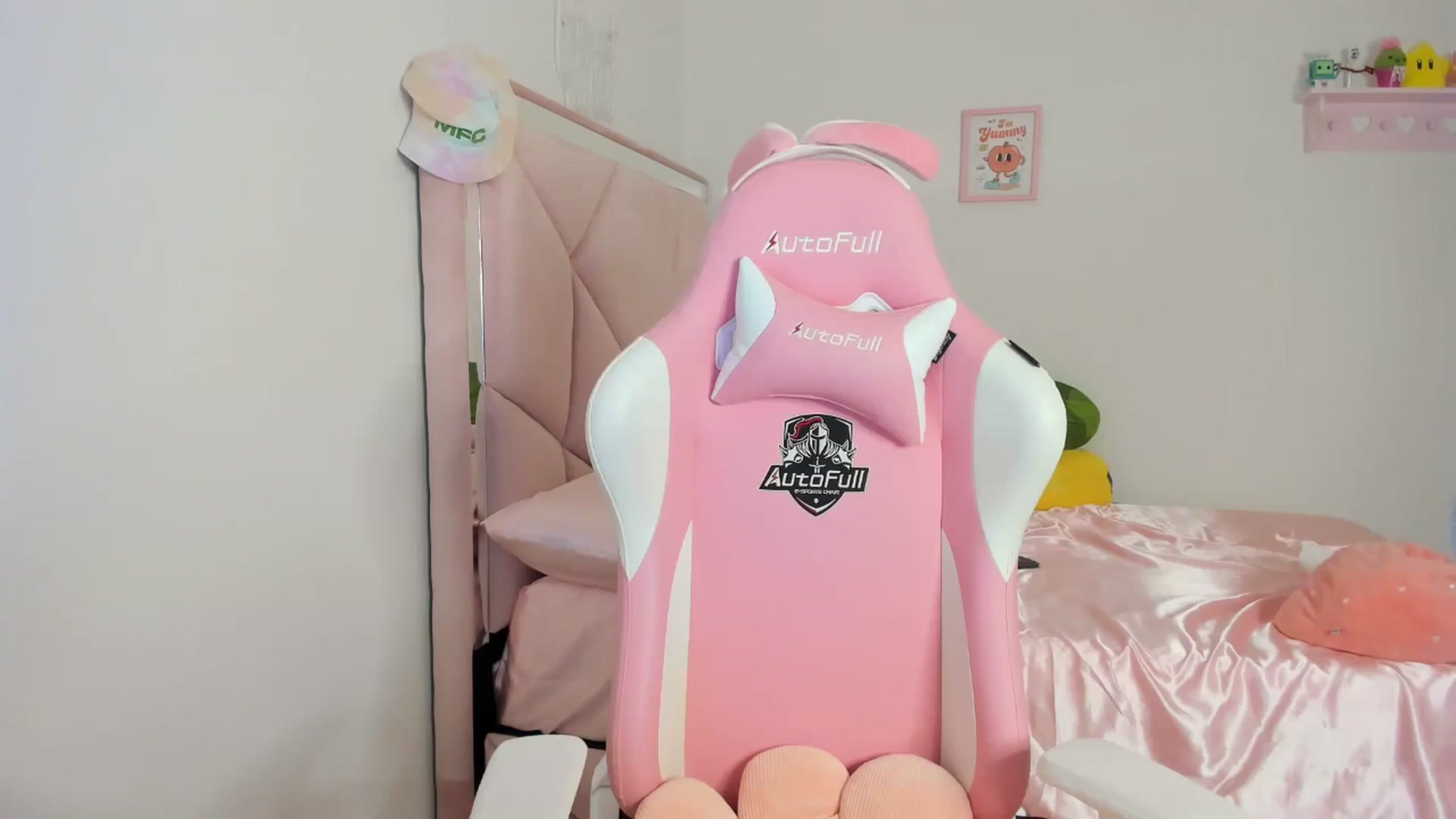 Gallery image thumbnail from Cherrycute666's myfreecams stream on, 05/02/2024, 03:01 image 15 of 20
