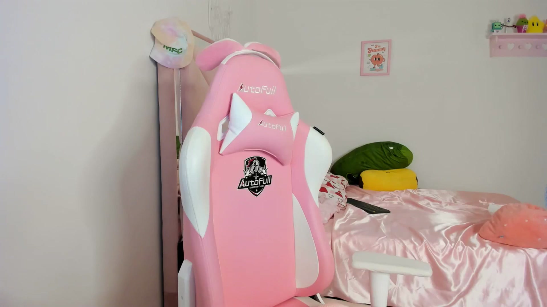Gallery image thumbnail from Cherrycute666's myfreecams stream on, 05/02/2024, 03:01 image 8 of 20
