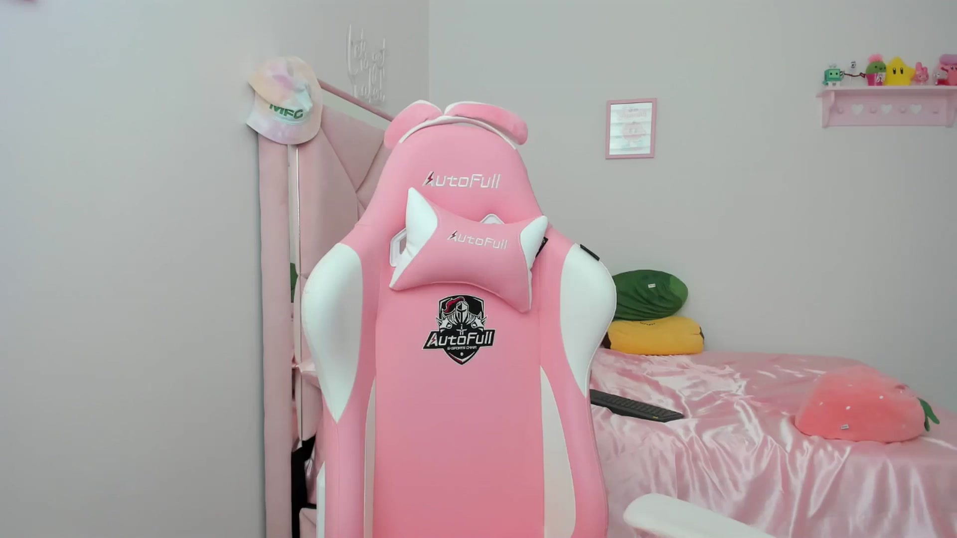 Gallery image thumbnail from Cherrycute666's myfreecams stream on, 05/02/2024, 18:42 image 16 of 20