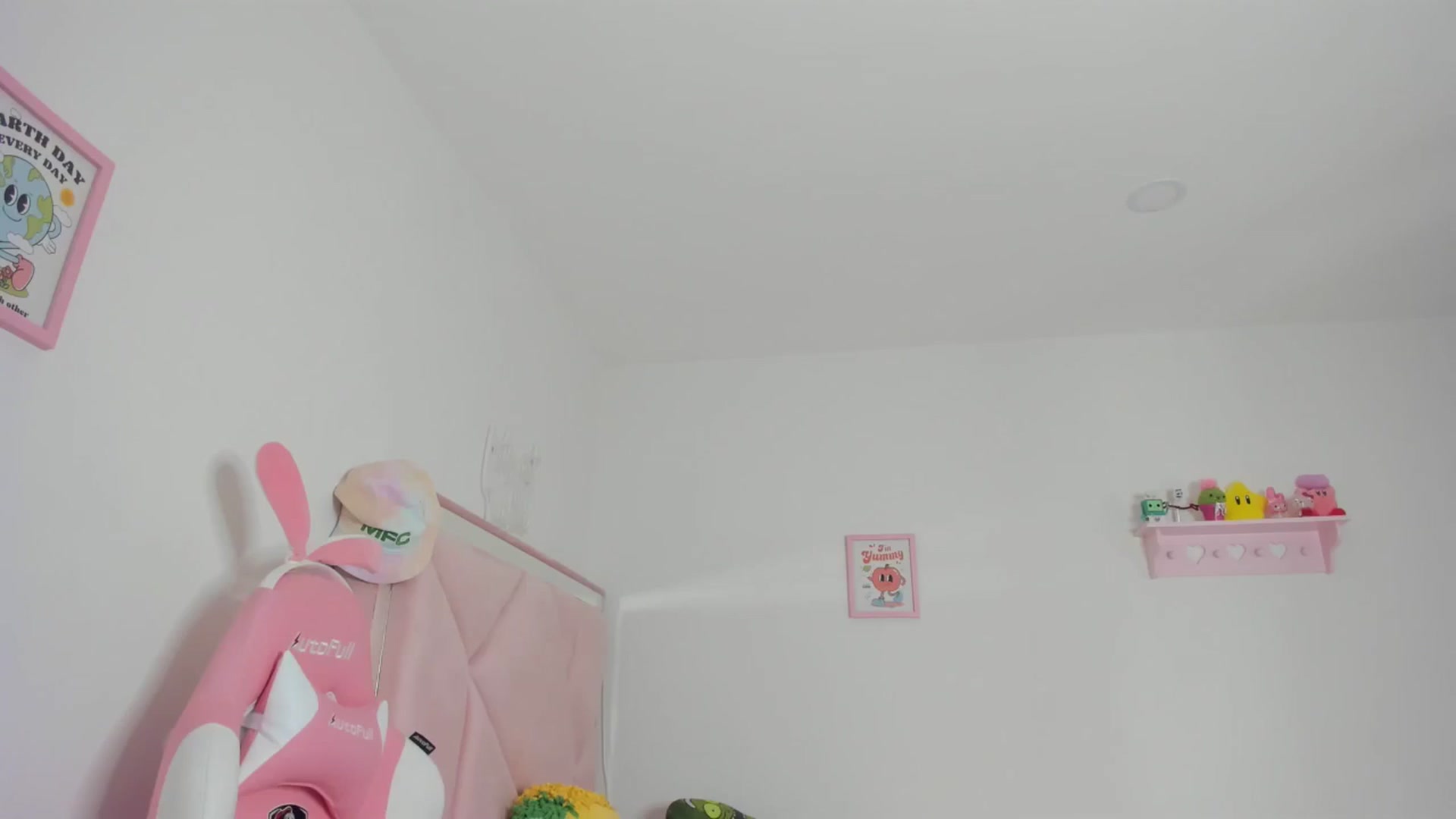 Gallery image thumbnail from Cherrycute666's myfreecams stream on, 05/03/2024, 05:19 image 17 of 20