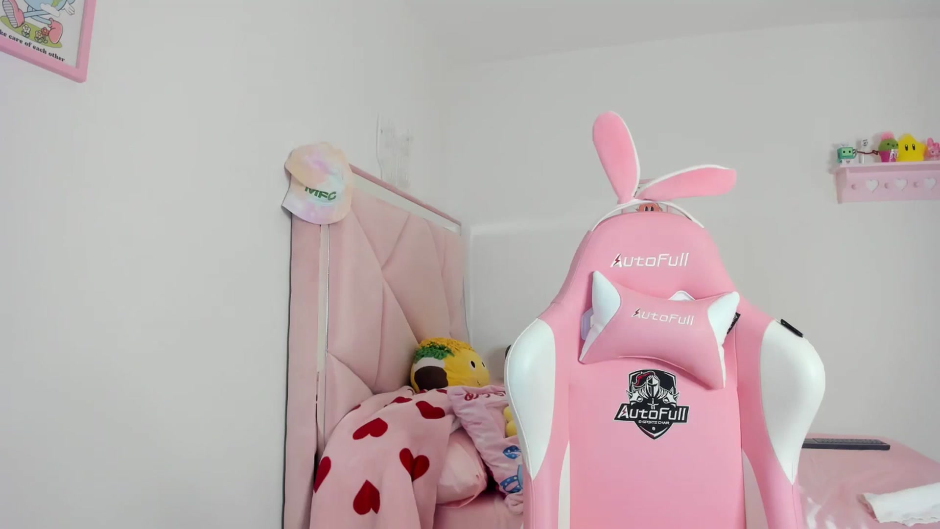 Gallery image thumbnail from Cherrycute666's myfreecams stream on, 05/03/2024, 06:56 image 17 of 20