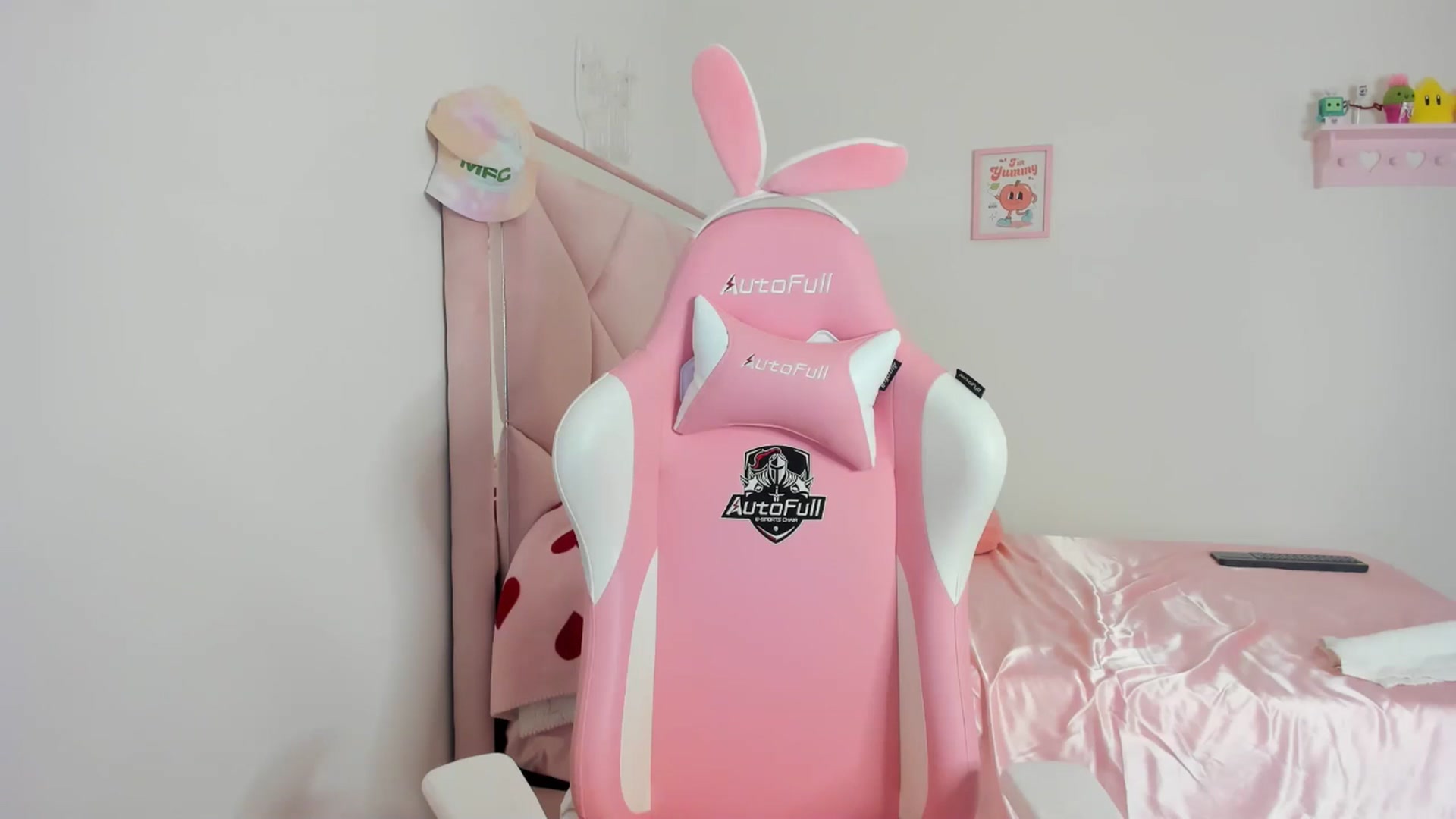 Gallery image thumbnail from Cherrycute666's myfreecams stream on, 05/03/2024, 06:56 image 6 of 20