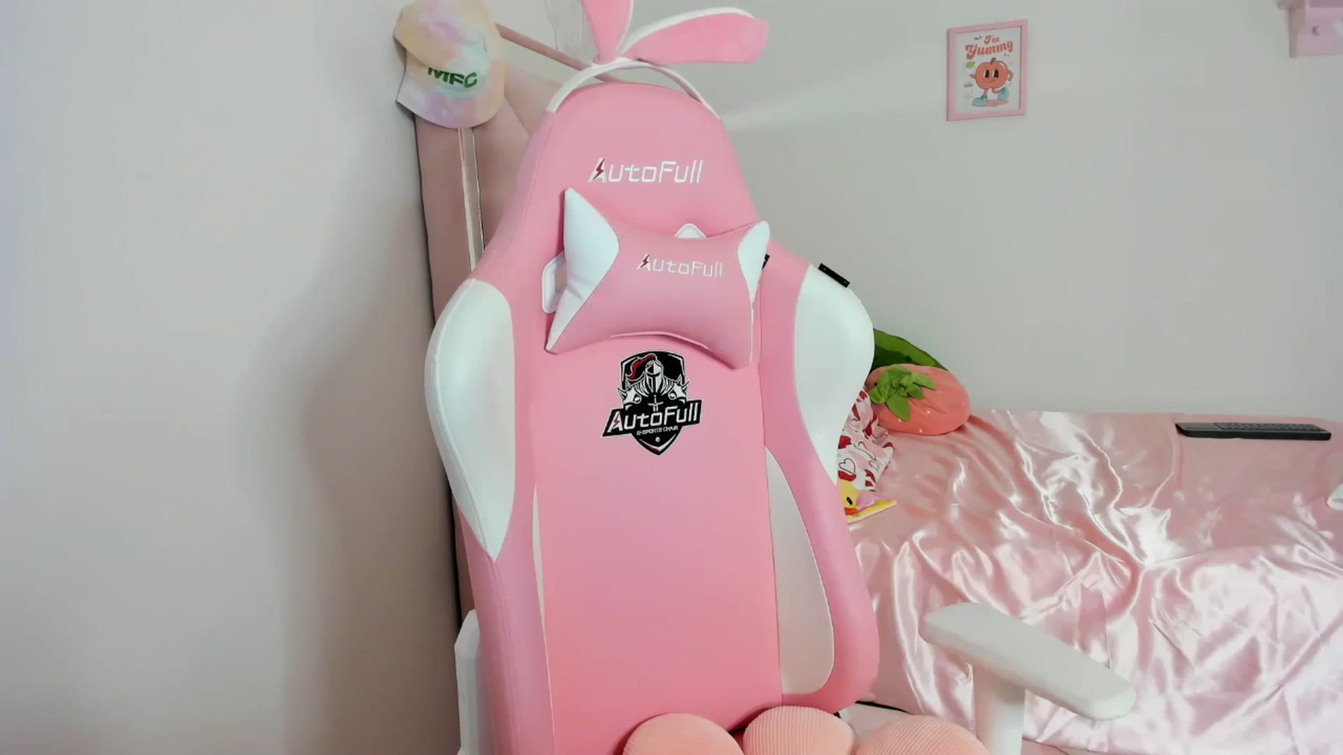 Gallery image thumbnail from Cherrycute666's myfreecams stream on, 05/03/2024, 07:38 image 13 of 20