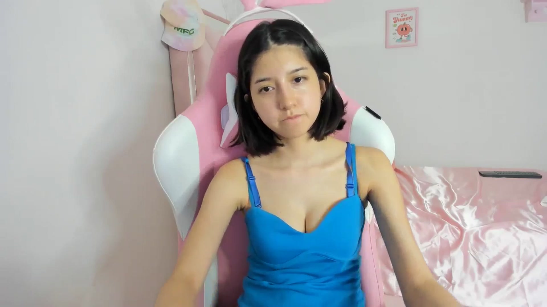 Gallery image thumbnail from Cherrycute666's myfreecams stream on, 05/03/2024, 07:38 image 16 of 20
