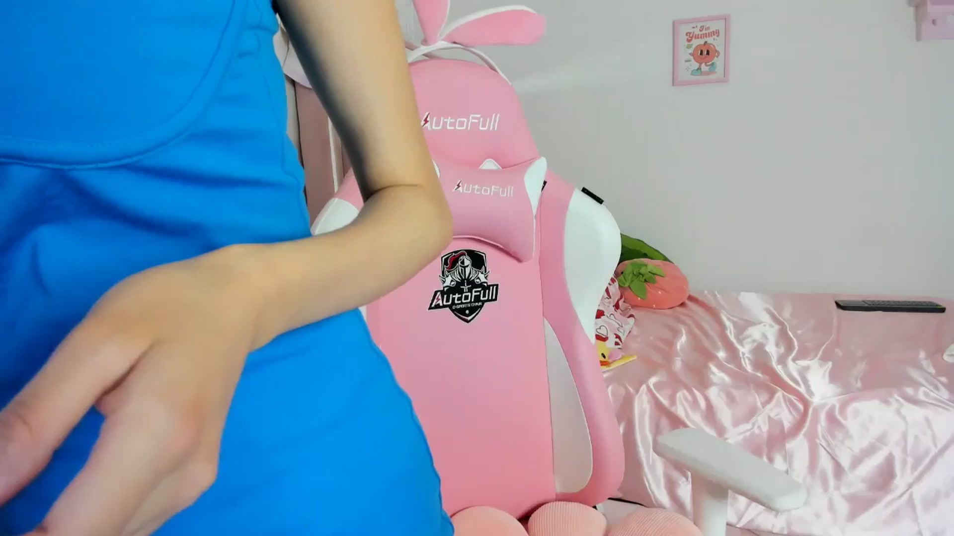 Gallery image thumbnail from Cherrycute666's myfreecams stream on, 05/03/2024, 07:38 image 14 of 20