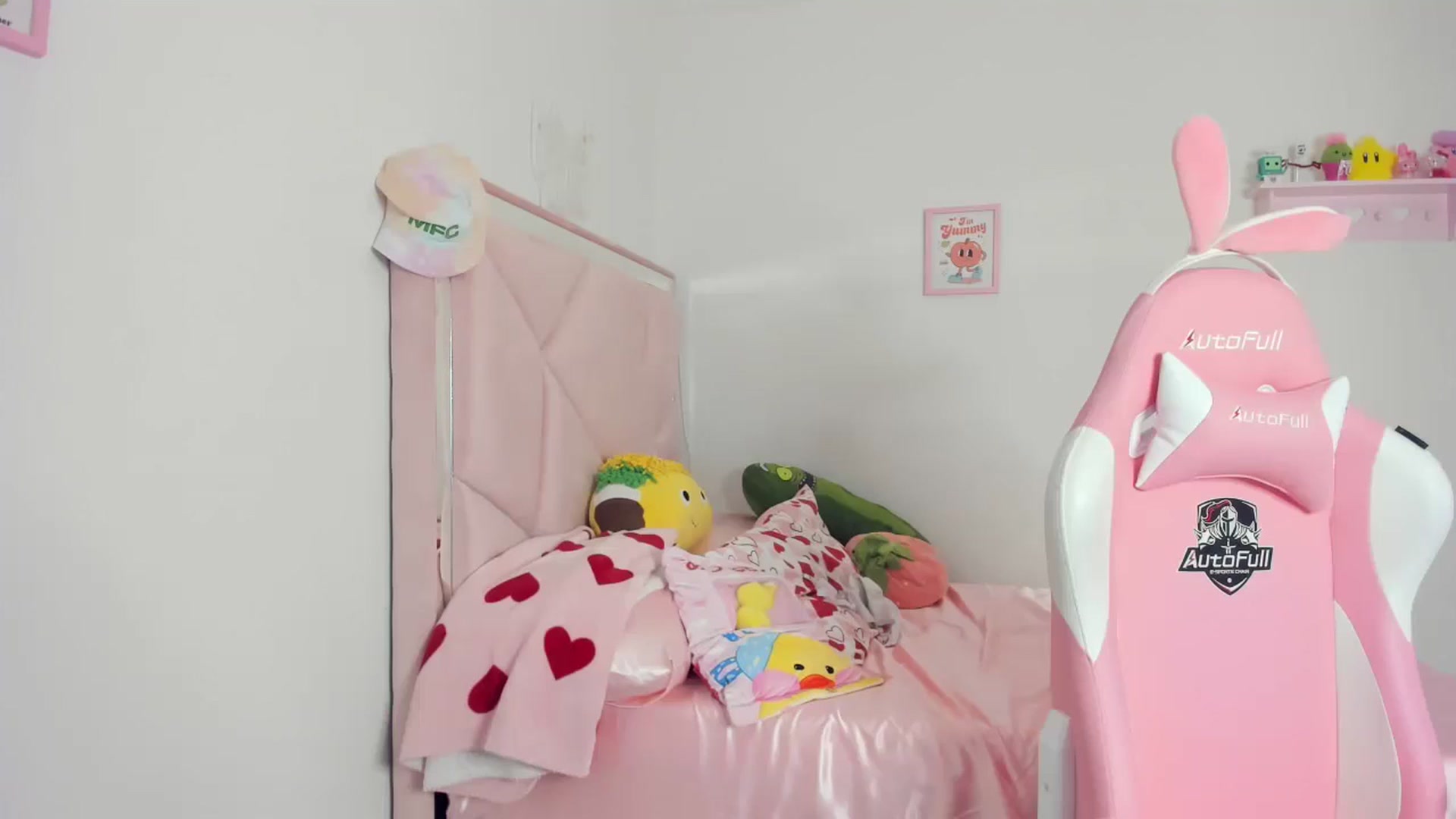 Gallery image thumbnail from Cherrycute666's myfreecams stream on, 05/04/2024, 05:27 image 9 of 20