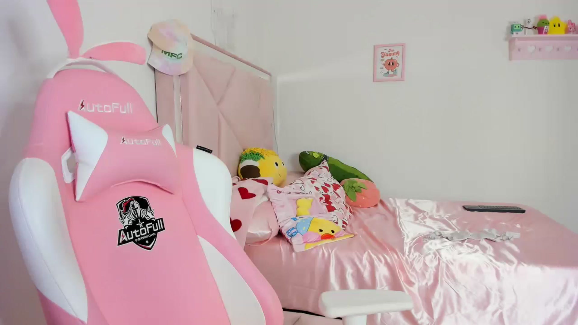 Gallery image thumbnail from Cherrycute666's myfreecams stream on, 05/04/2024, 05:27 image 3 of 20