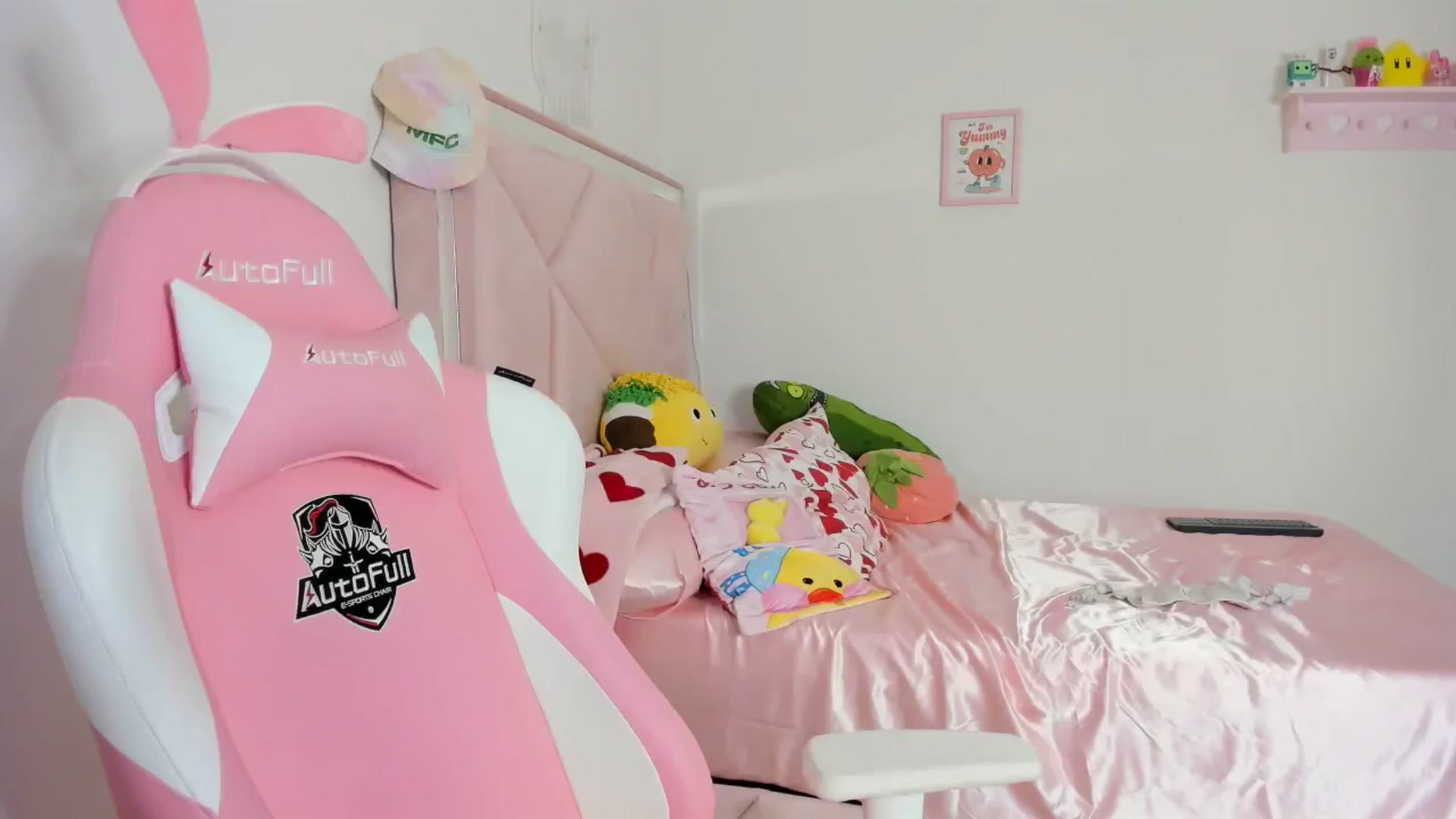 Gallery image thumbnail from Cherrycute666's myfreecams stream on, 05/04/2024, 05:27 image 1 of 20