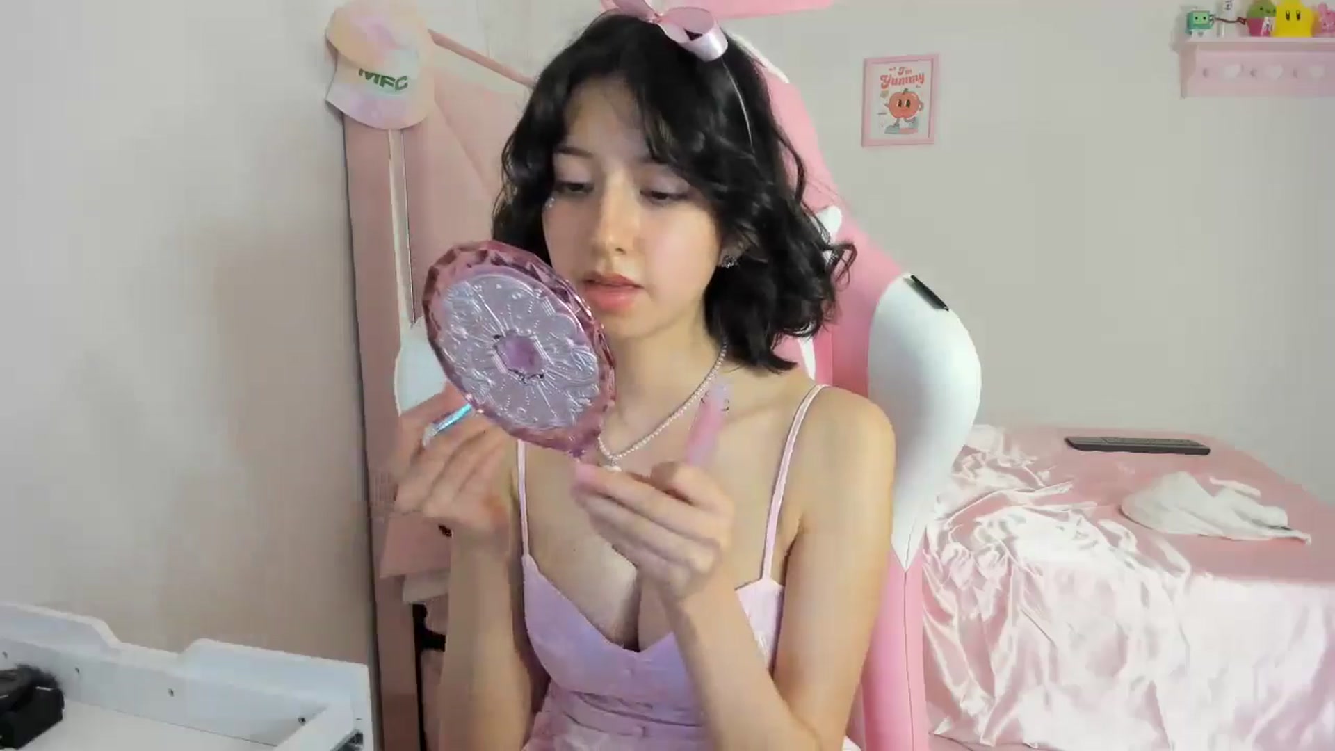 Gallery image thumbnail from Cherrycute666's myfreecams stream on, 05/04/2024, 05:27 image 11 of 20