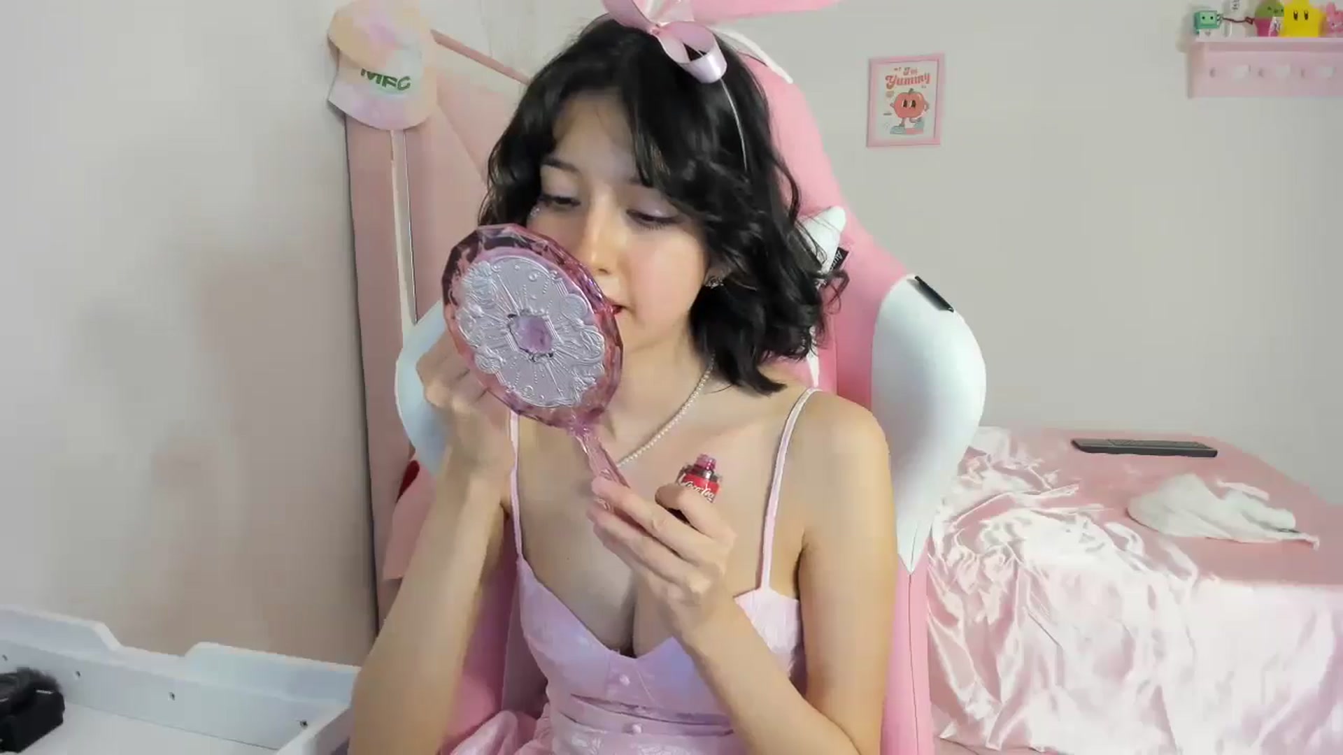 Gallery image thumbnail from Cherrycute666's myfreecams stream on, 05/04/2024, 05:27 image 12 of 20