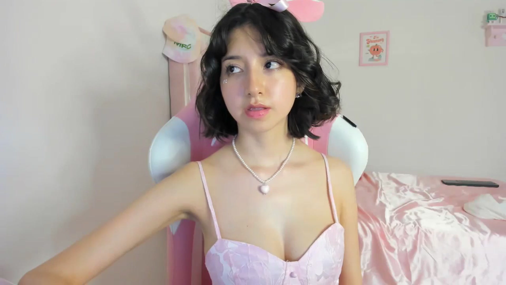 Gallery image thumbnail from Cherrycute666's myfreecams stream on, 05/04/2024, 05:44 image 6 of 20