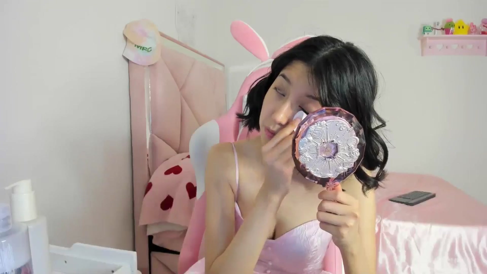 Gallery image thumbnail from Cherrycute666's myfreecams stream on, 05/04/2024, 08:06 image 14 of 20