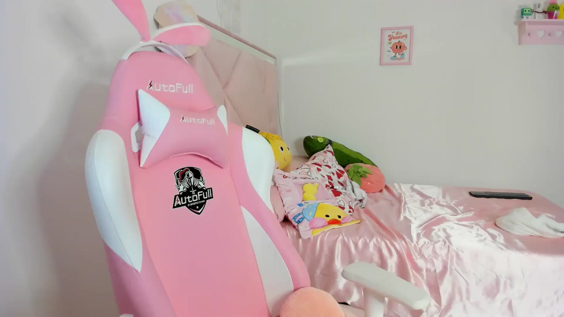 Gallery image thumbnail from Cherrycute666's myfreecams stream on, 05/04/2024, 08:06 image 6 of 20