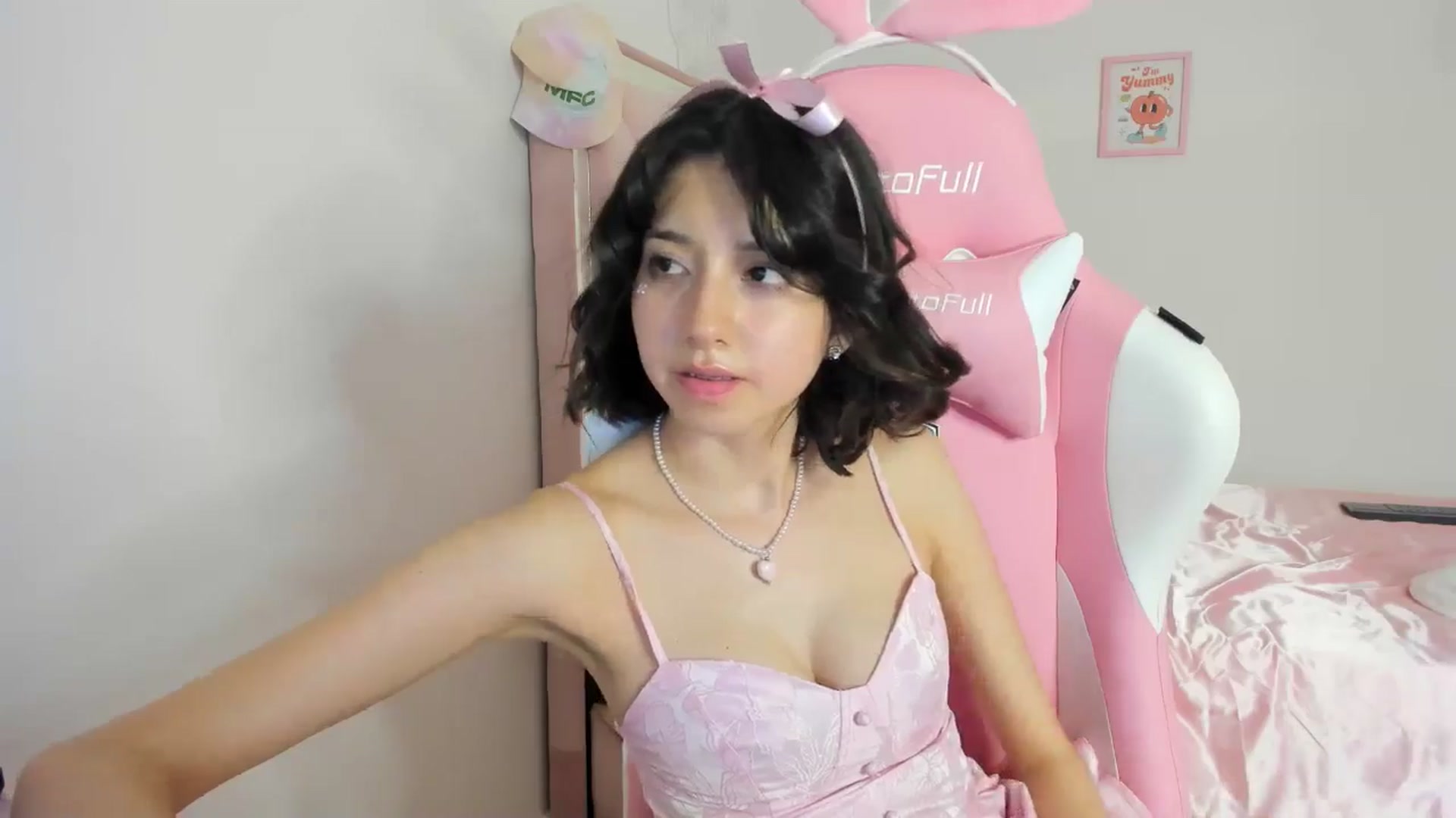 Gallery image thumbnail from Cherrycute666's myfreecams stream on, 05/04/2024, 08:06 image 3 of 20