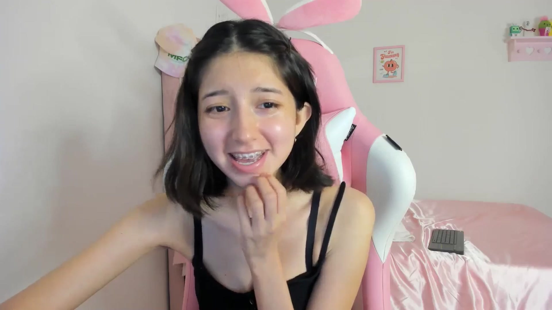 Gallery image thumbnail from Cherrycute666's myfreecams stream on, 05/04/2024, 09:25 image 18 of 20