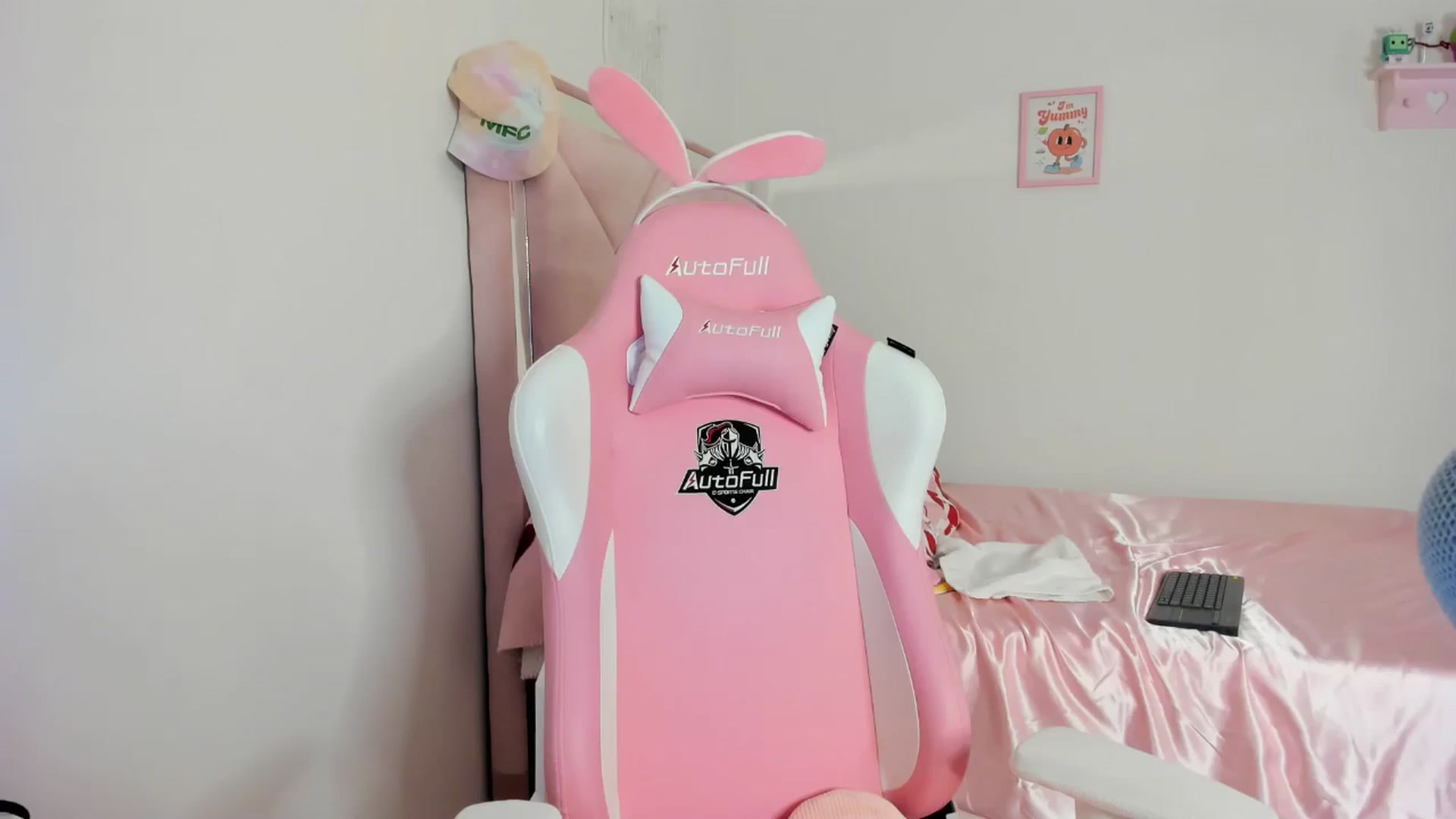 Gallery image thumbnail from Cherrycute666's myfreecams stream on, 05/04/2024, 09:25 image 11 of 20