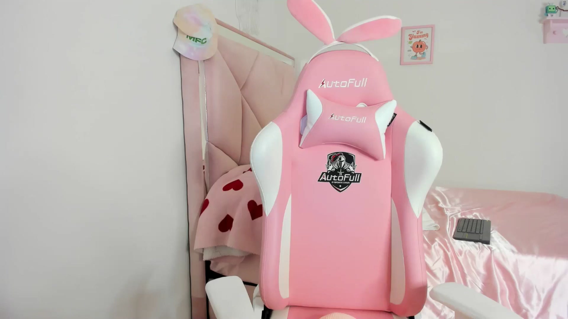 Gallery image thumbnail from Cherrycute666's myfreecams stream on, 05/04/2024, 09:25 image 20 of 20