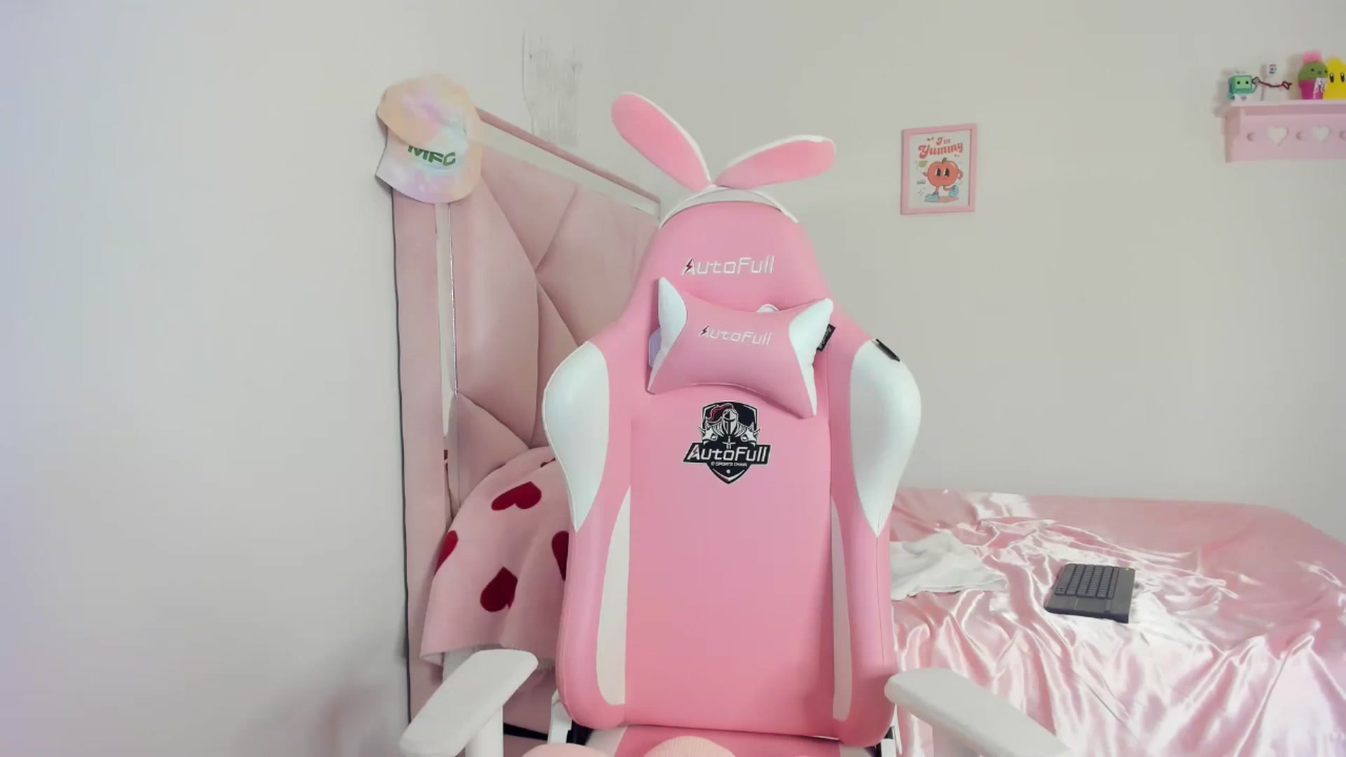Gallery image thumbnail from Cherrycute666's myfreecams stream on, 05/04/2024, 09:57 image 17 of 20