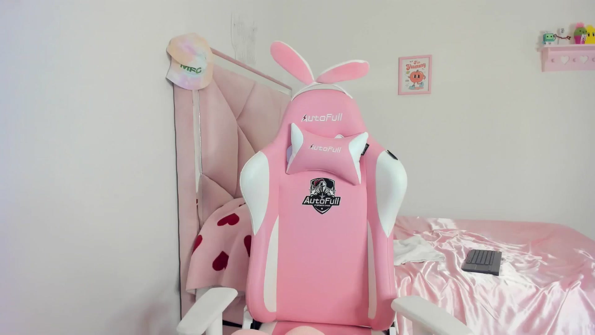 Gallery image thumbnail from Cherrycute666's myfreecams stream on, 05/04/2024, 09:57 image 15 of 20