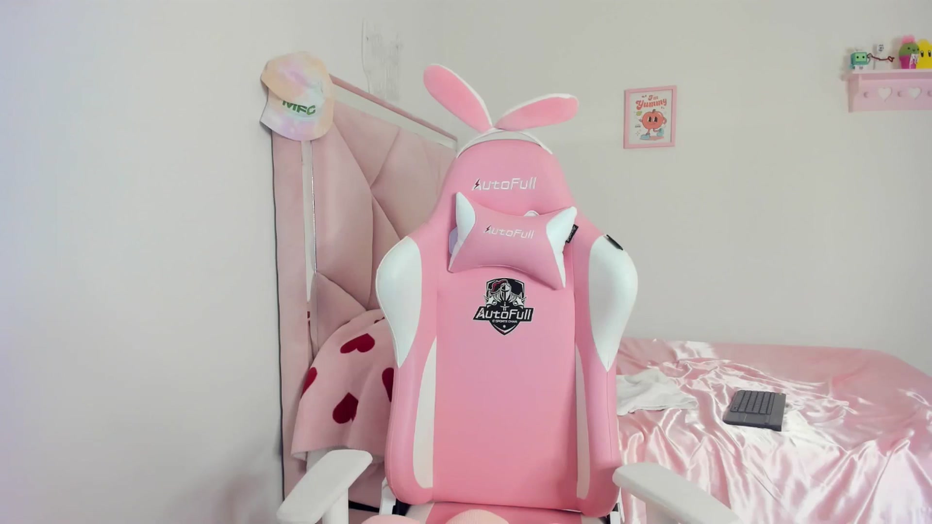 Gallery image thumbnail from Cherrycute666's myfreecams stream on, 05/04/2024, 09:57 image 18 of 20